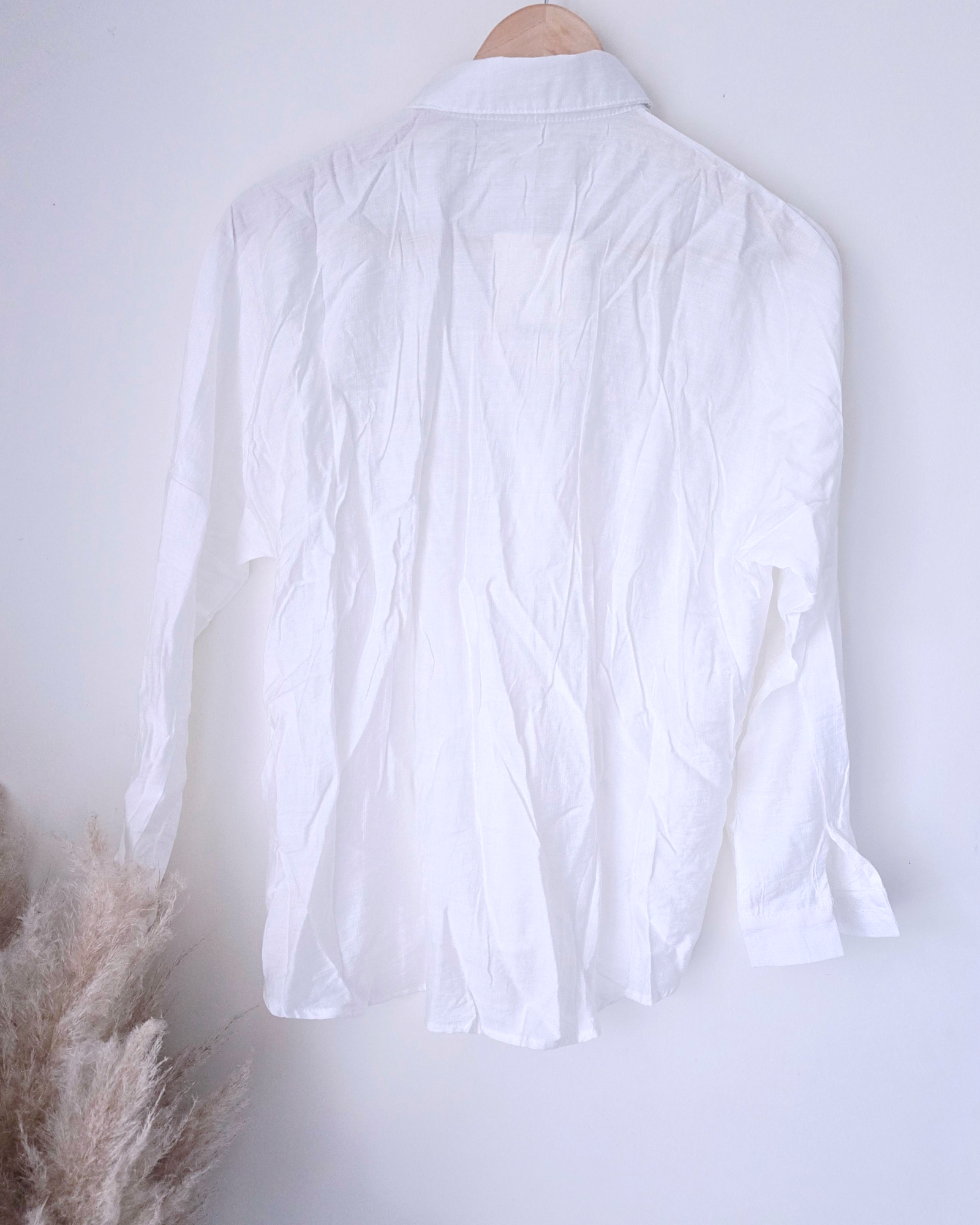 Chemise blanche à perles translucides - 𝐌𝐚𝐫𝐢𝐧𝐚𝟒𝟒𝐟𝐚𝐦𝐢𝐥𝐲