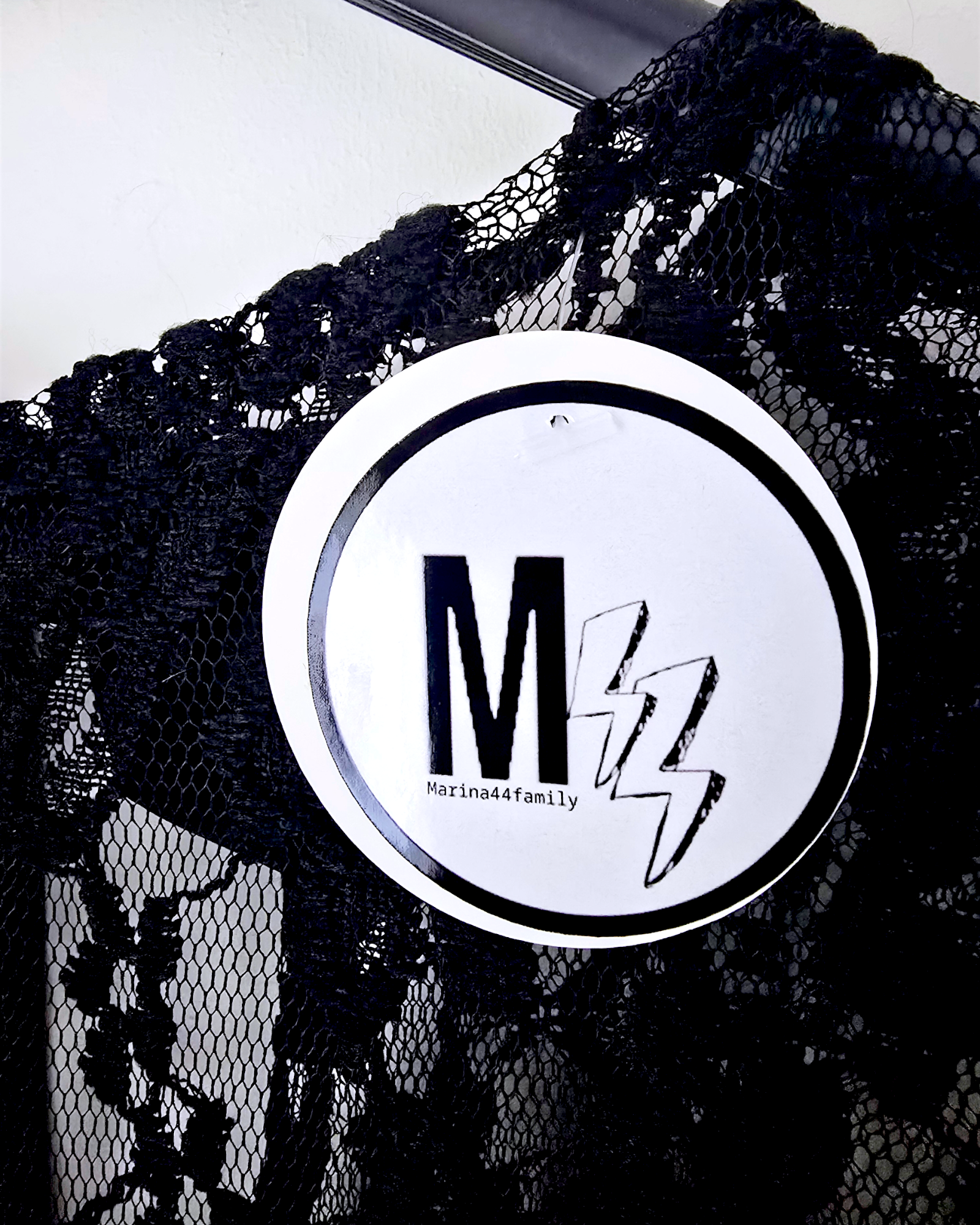 Body noir à dentelle Made in France - 𝐌𝐚𝐫𝐢𝐧𝐚𝟒𝟒𝐟𝐚𝐦𝐢𝐥𝐲