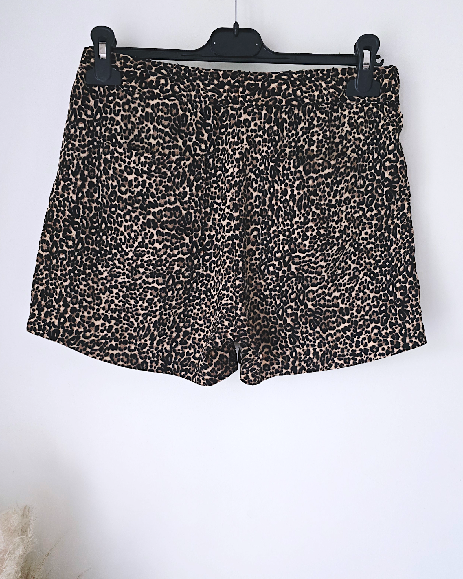 Short léo poches en cuir noir - 𝐌𝐚𝐫𝐢𝐧𝐚𝟒𝟒𝐟𝐚𝐦𝐢𝐥𝐲
