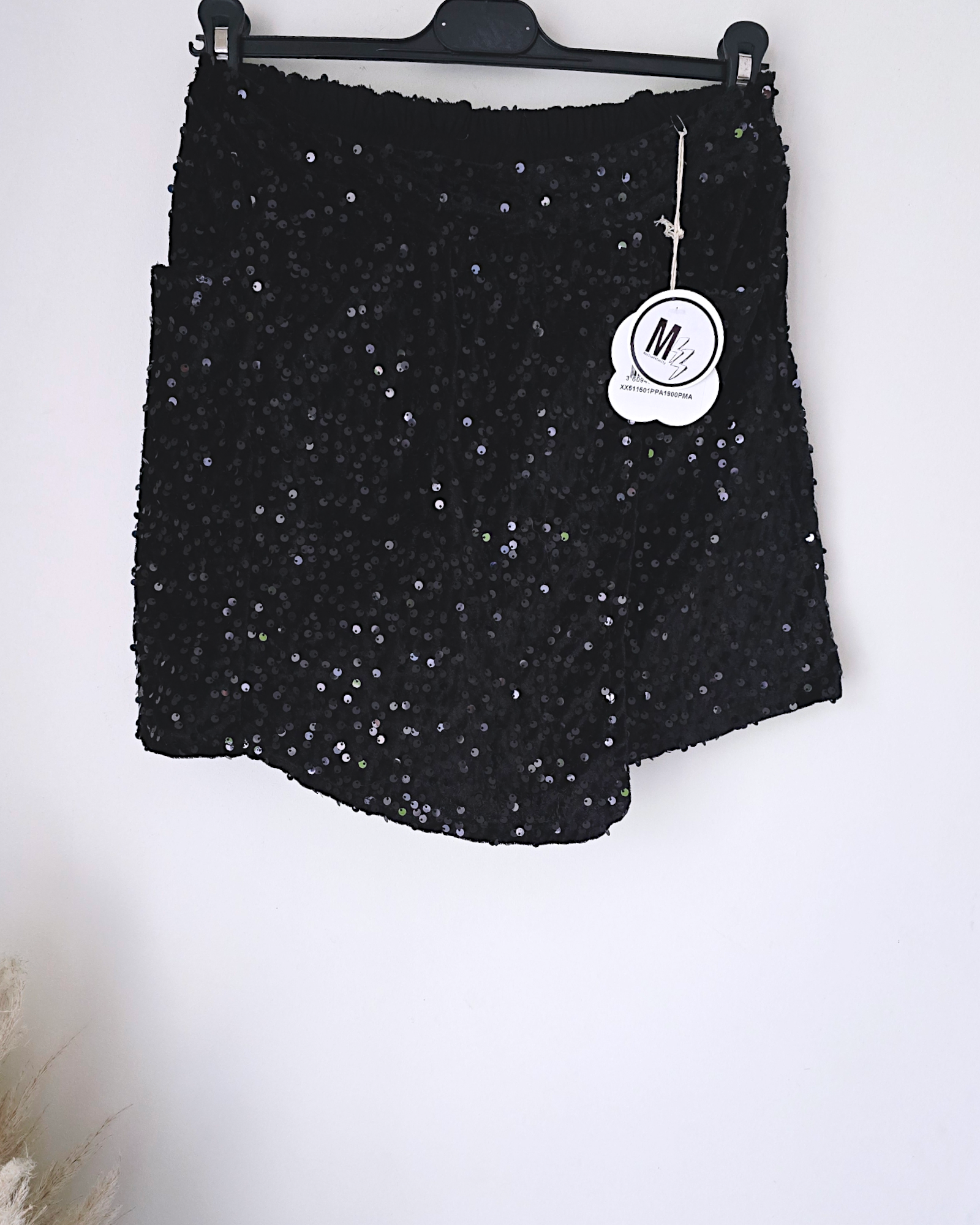 Jupe-short velours et sequins noirs. - 𝐌𝐚𝐫𝐢𝐧𝐚𝟒𝟒𝐟𝐚𝐦𝐢𝐥𝐲