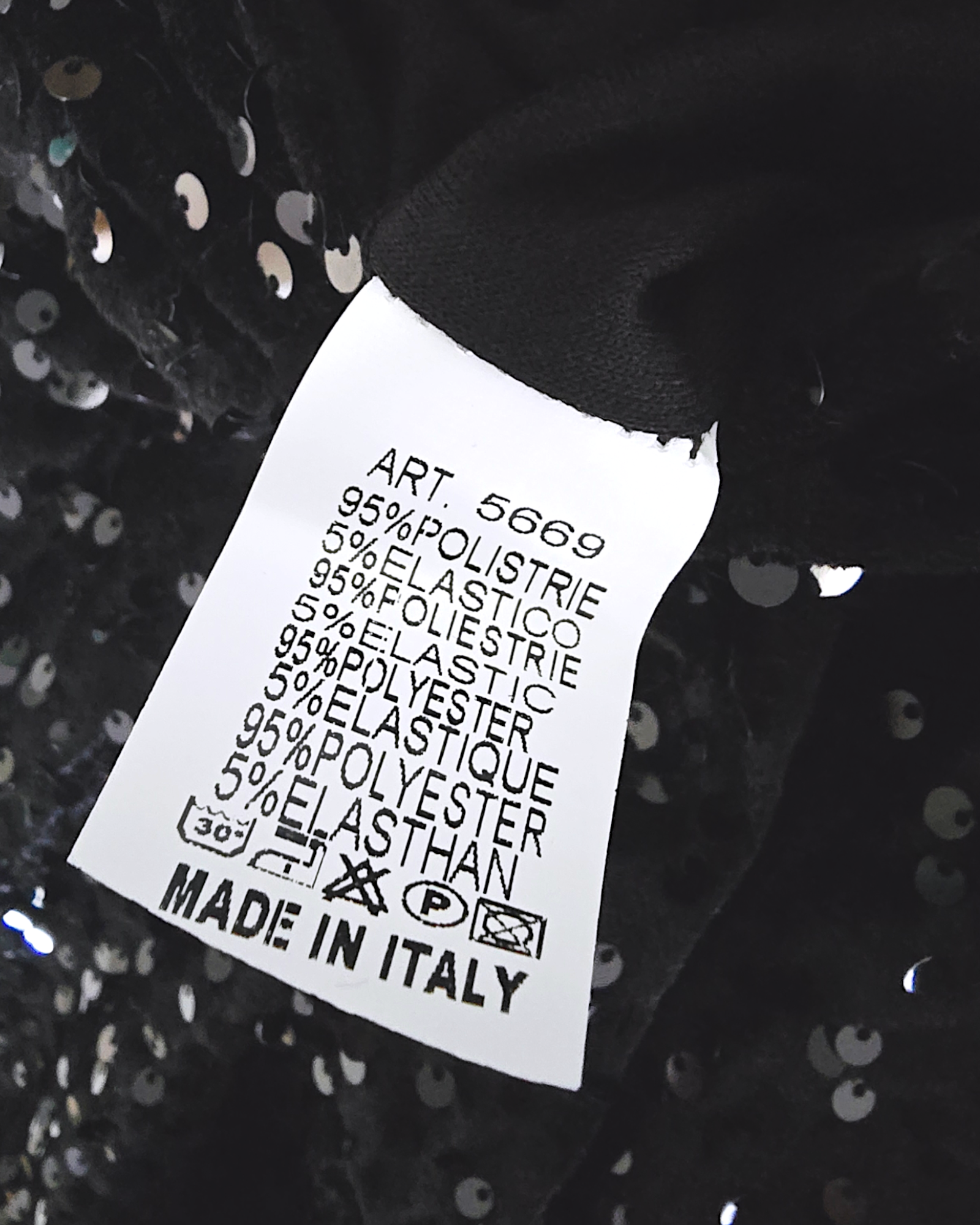 Jupe-short velours et sequins noirs. - 𝐌𝐚𝐫𝐢𝐧𝐚𝟒𝟒𝐟𝐚𝐦𝐢𝐥𝐲