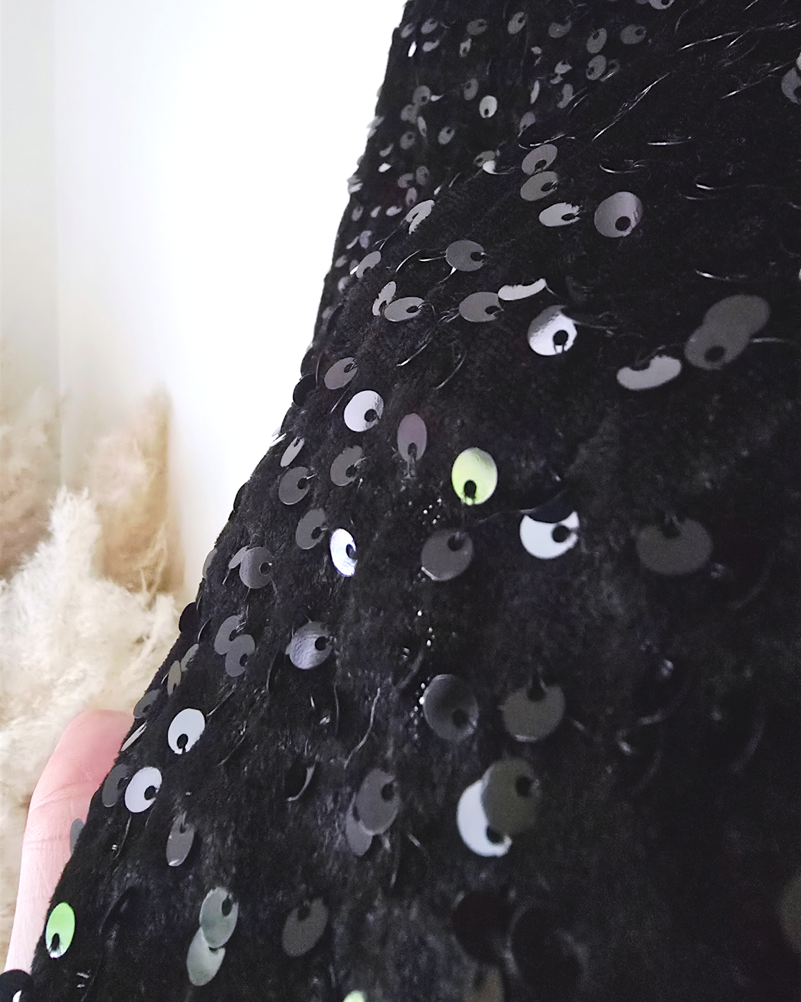 Jupe-short velours et sequins noirs. - 𝐌𝐚𝐫𝐢𝐧𝐚𝟒𝟒𝐟𝐚𝐦𝐢𝐥𝐲