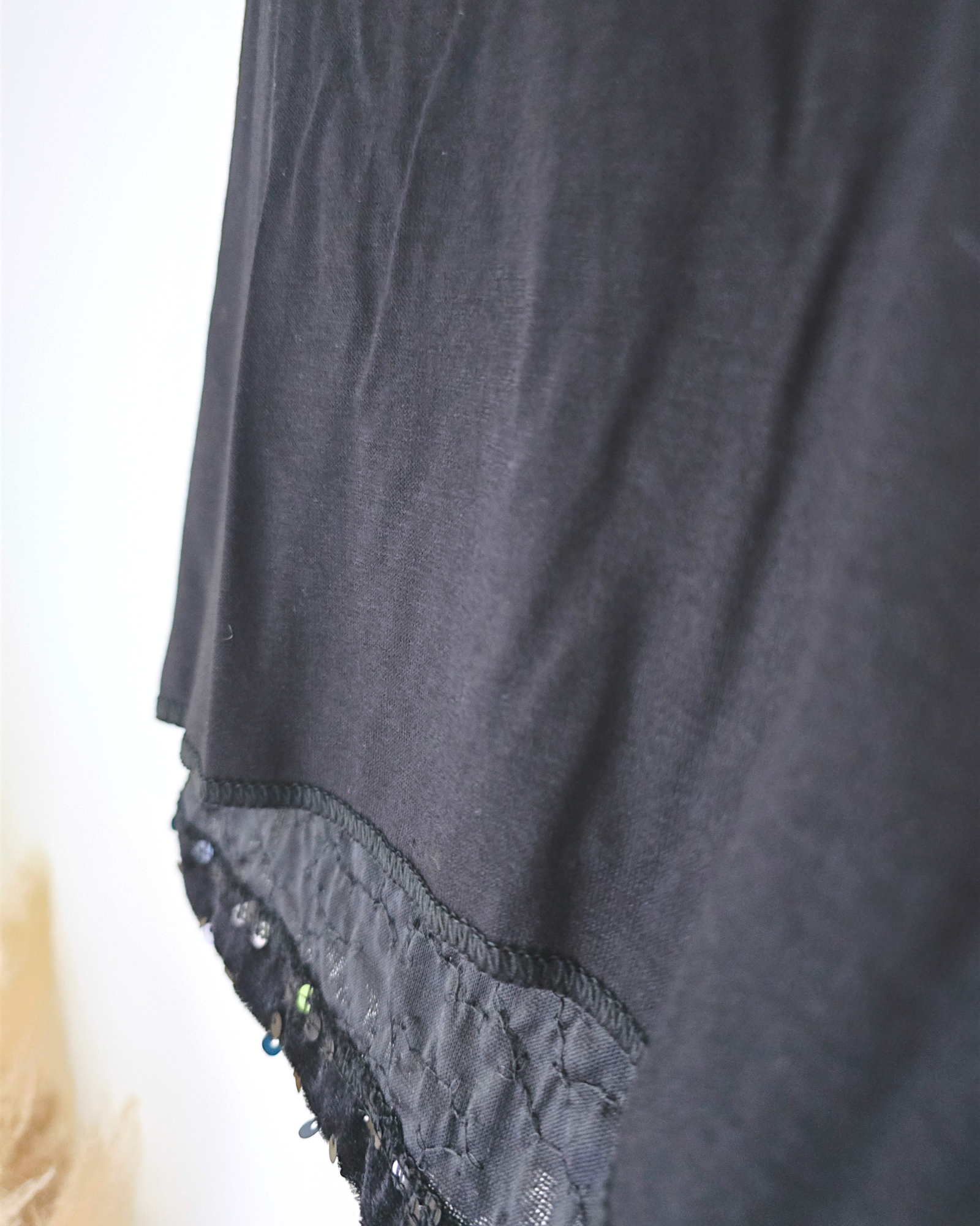 Jupe-short velours et sequins noirs. - 𝐌𝐚𝐫𝐢𝐧𝐚𝟒𝟒𝐟𝐚𝐦𝐢𝐥𝐲