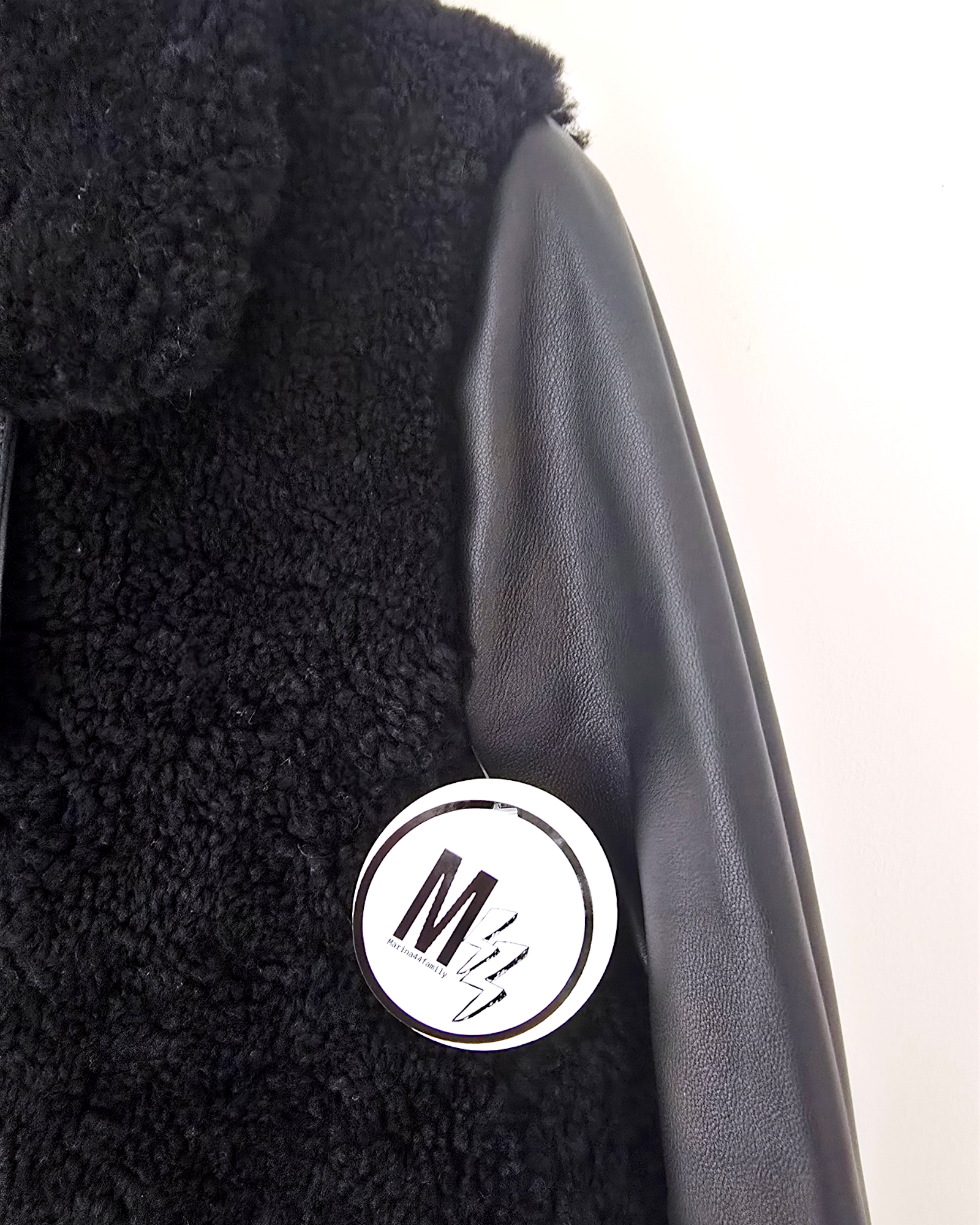 Manteau teddy noir manches cuir et peau retournée