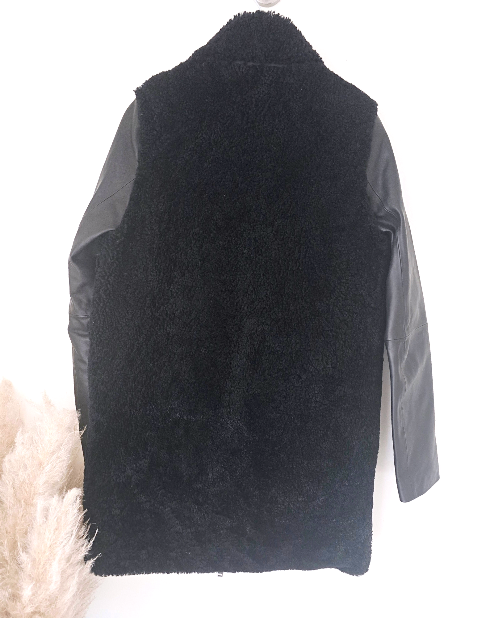 Manteau teddy noir manches cuir et peau retournée