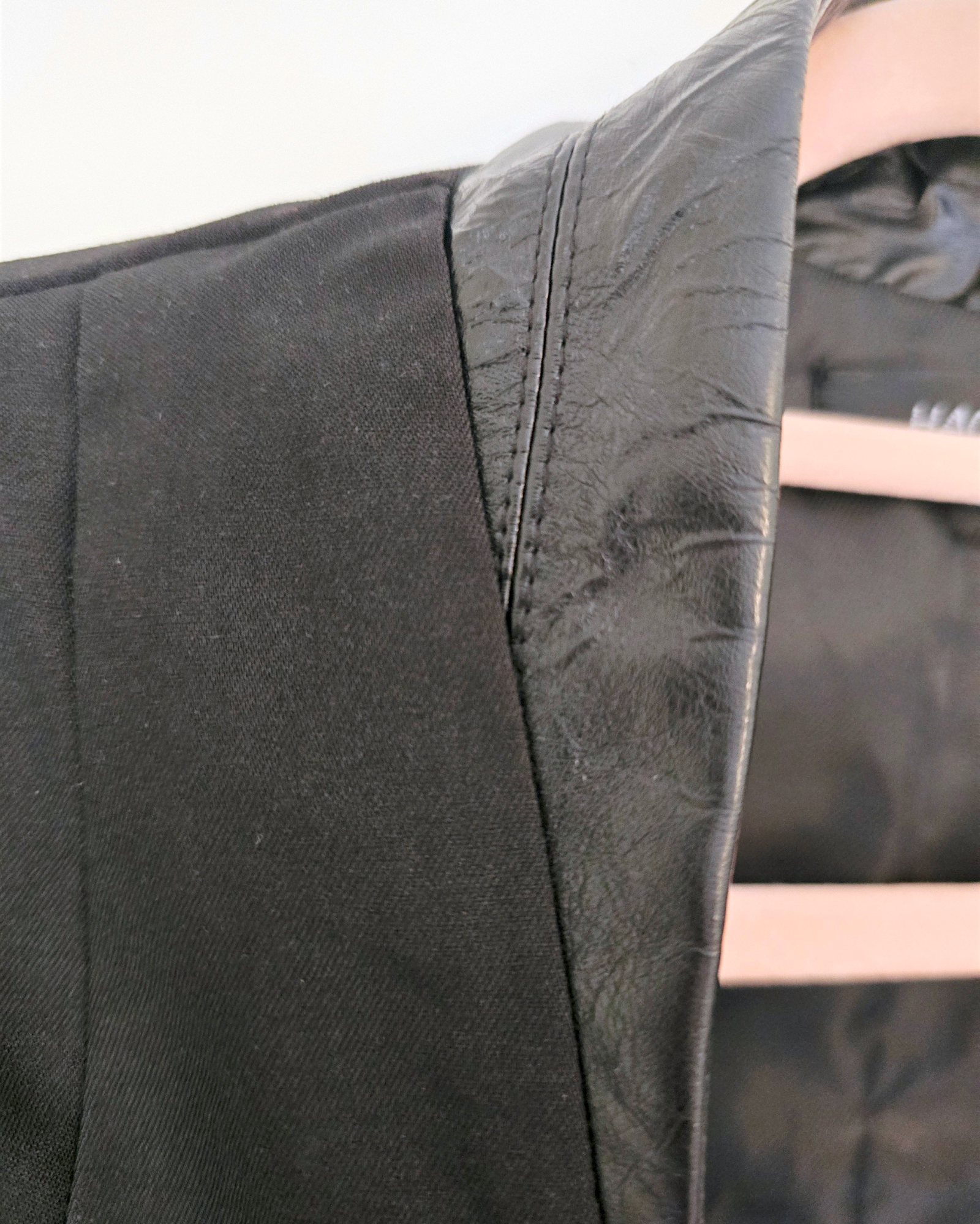 Veste cintrée avec manches en sequins - 𝐌𝐚𝐫𝐢𝐧𝐚𝟒𝟒𝐟𝐚𝐦𝐢𝐥𝐲