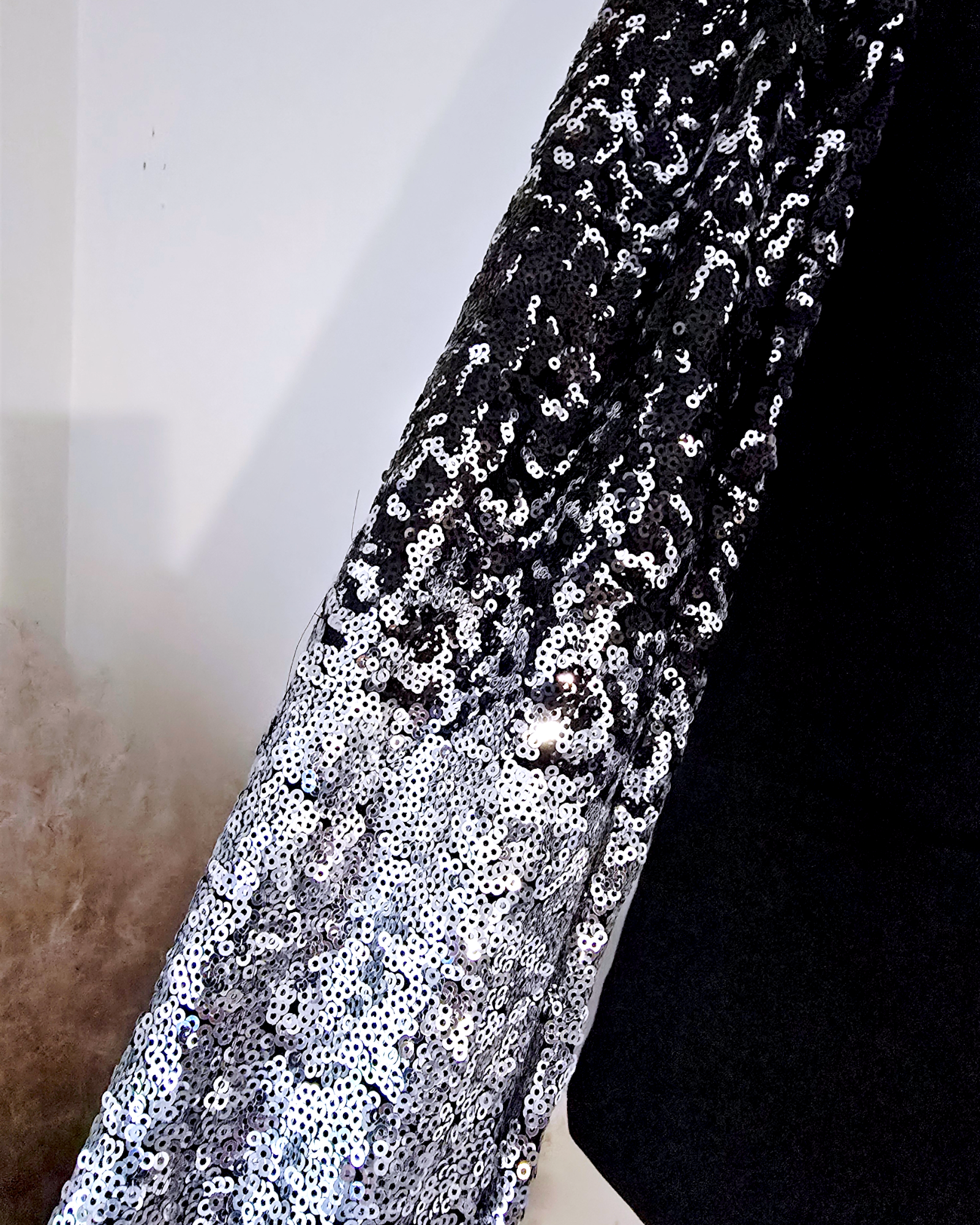 Veste cintrée avec manches en sequins - 𝐌𝐚𝐫𝐢𝐧𝐚𝟒𝟒𝐟𝐚𝐦𝐢𝐥𝐲