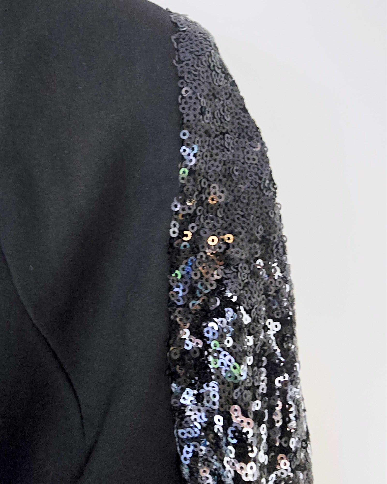 Veste cintrée avec manches en sequins - 𝐌𝐚𝐫𝐢𝐧𝐚𝟒𝟒𝐟𝐚𝐦𝐢𝐥𝐲