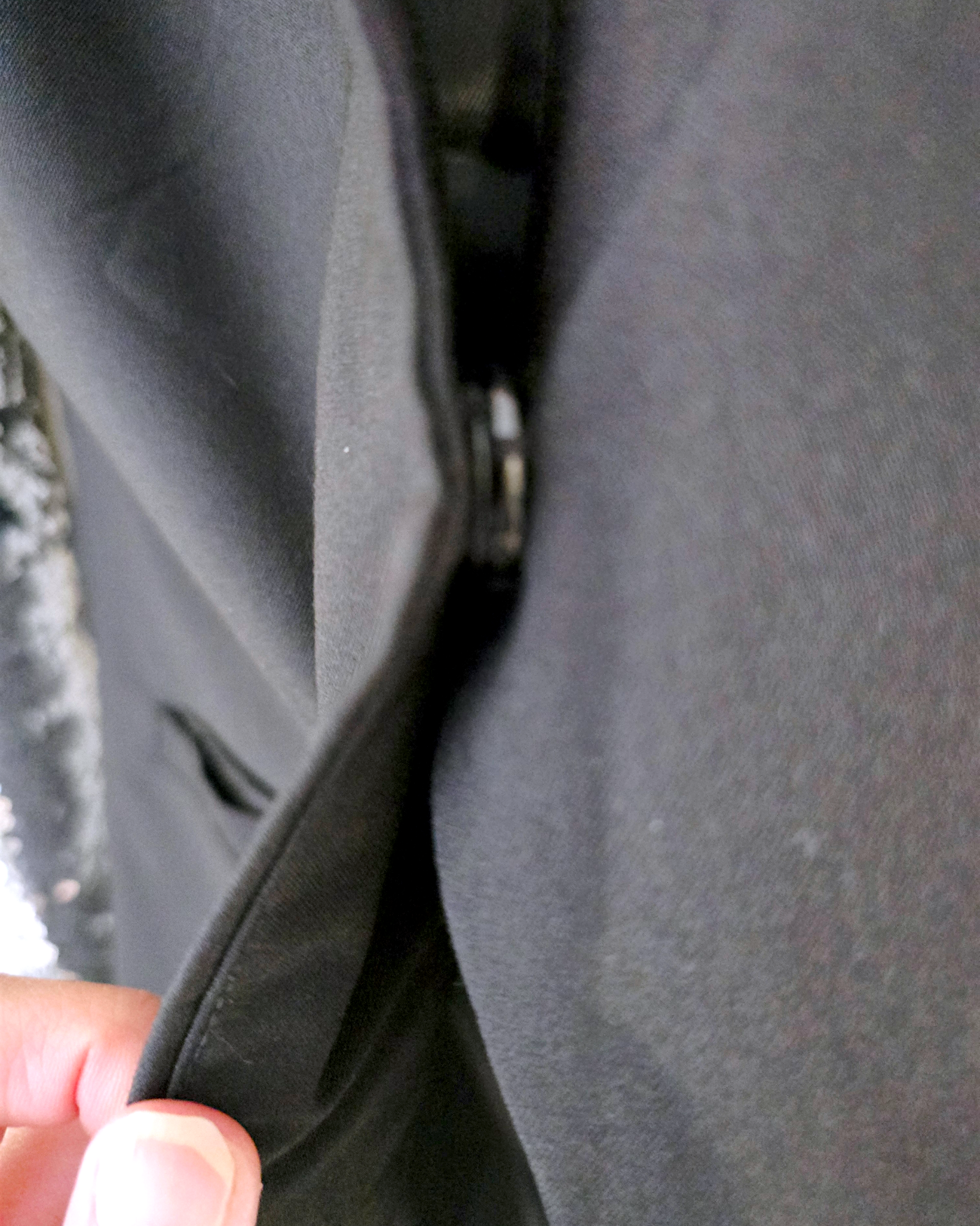 Veste cintrée avec manches en sequins - 𝐌𝐚𝐫𝐢𝐧𝐚𝟒𝟒𝐟𝐚𝐦𝐢𝐥𝐲