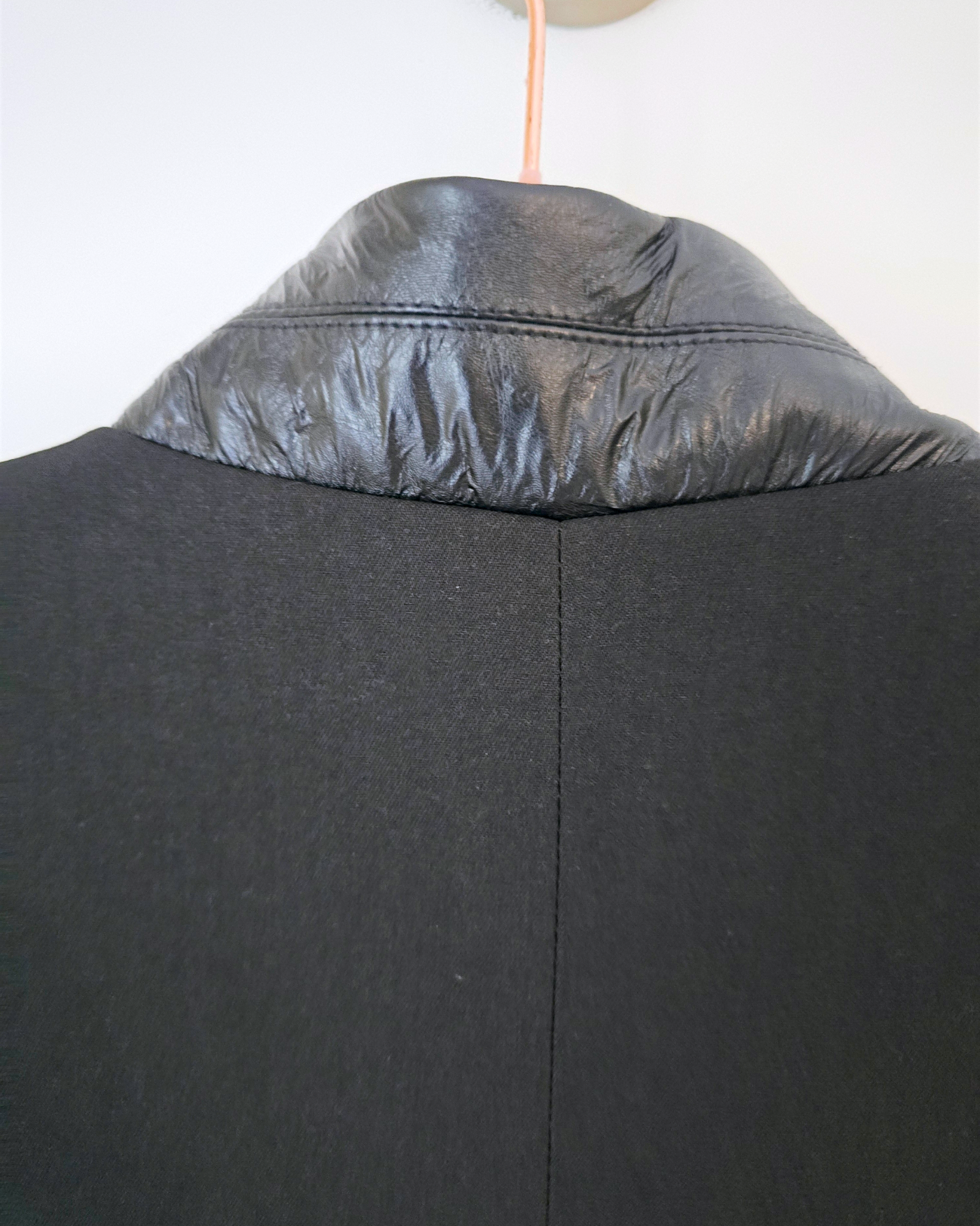 Veste cintrée avec manches en sequins - 𝐌𝐚𝐫𝐢𝐧𝐚𝟒𝟒𝐟𝐚𝐦𝐢𝐥𝐲