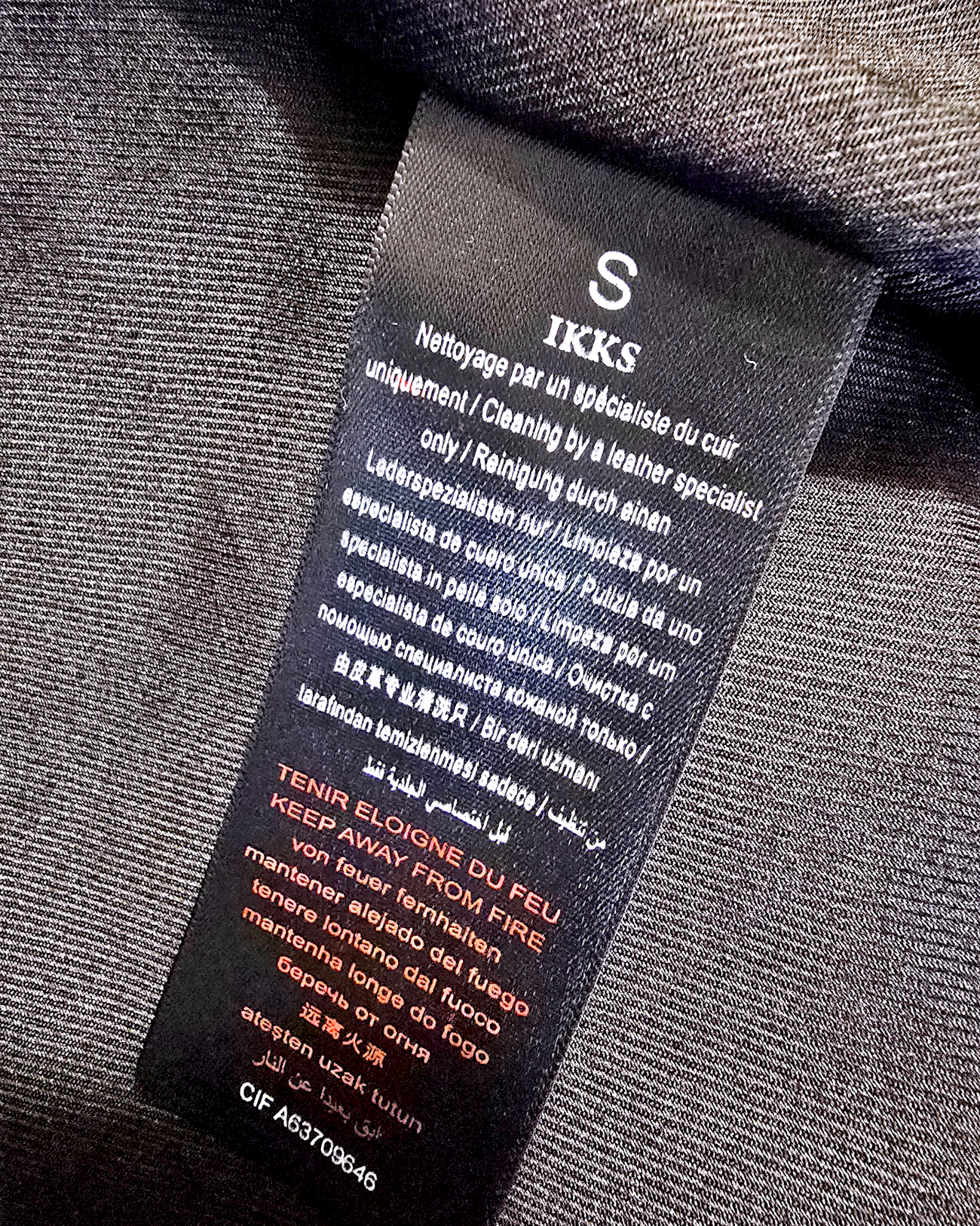 Perfecto cuir noir argenté