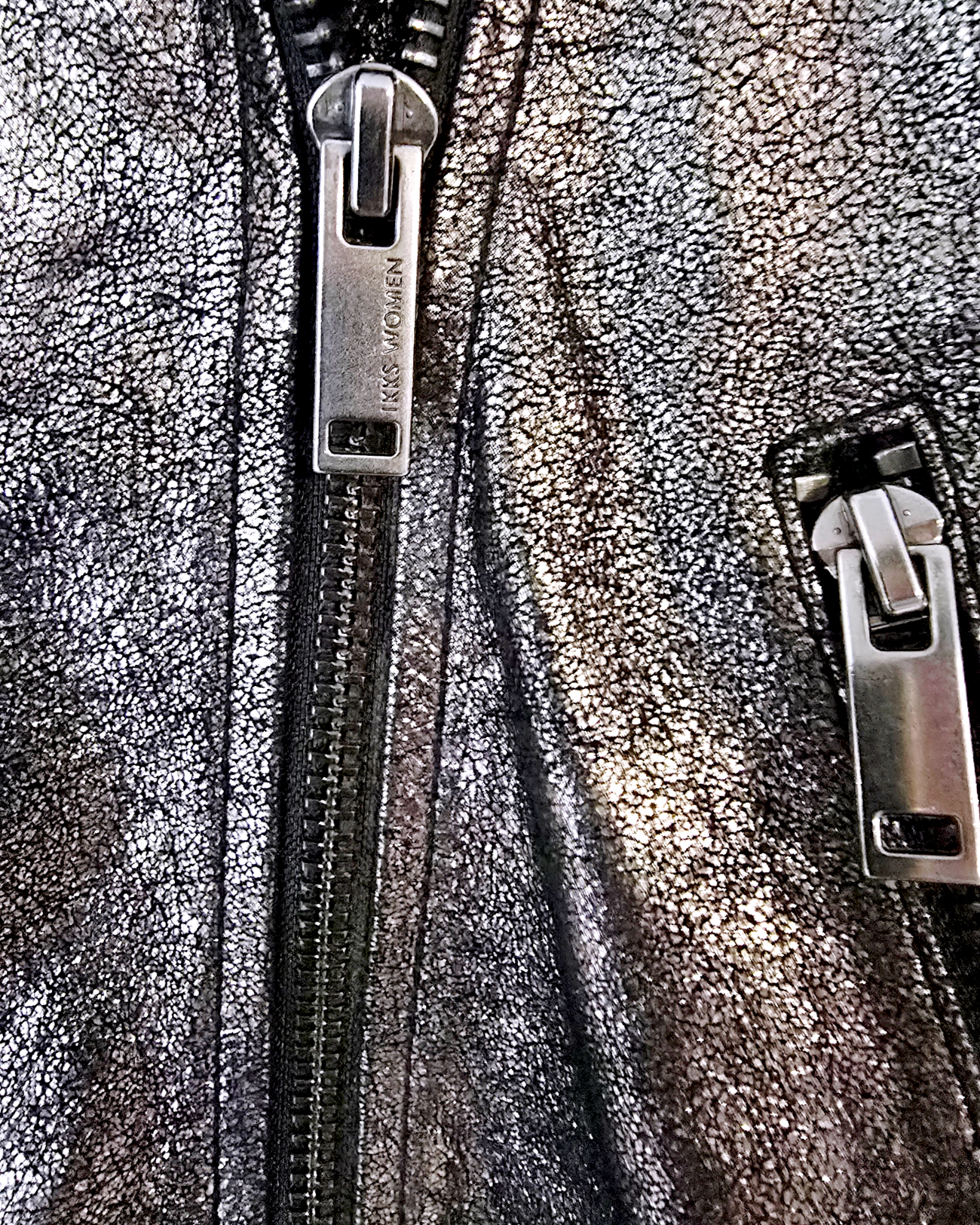 Perfecto cuir noir argenté