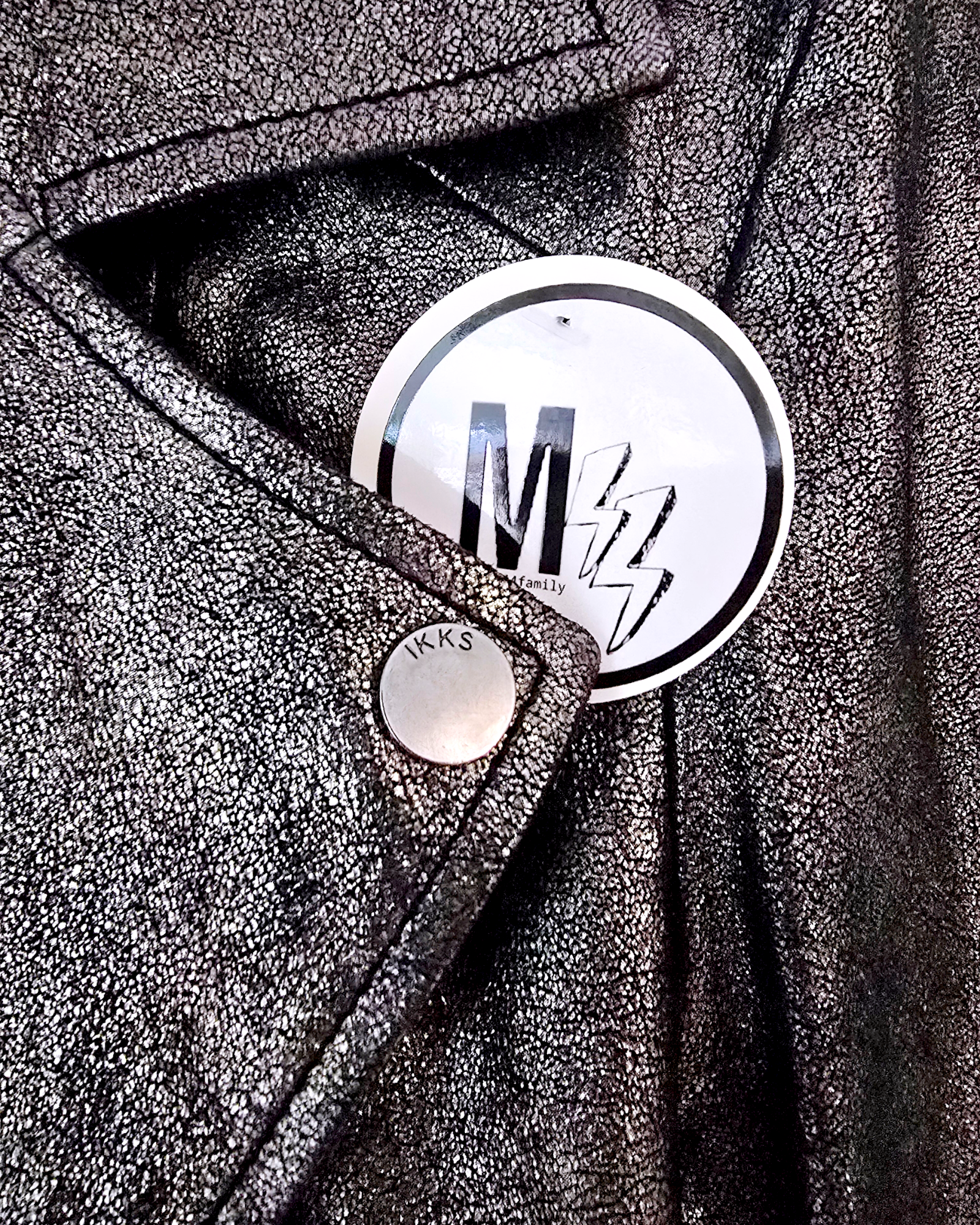 Perfecto cuir noir argenté