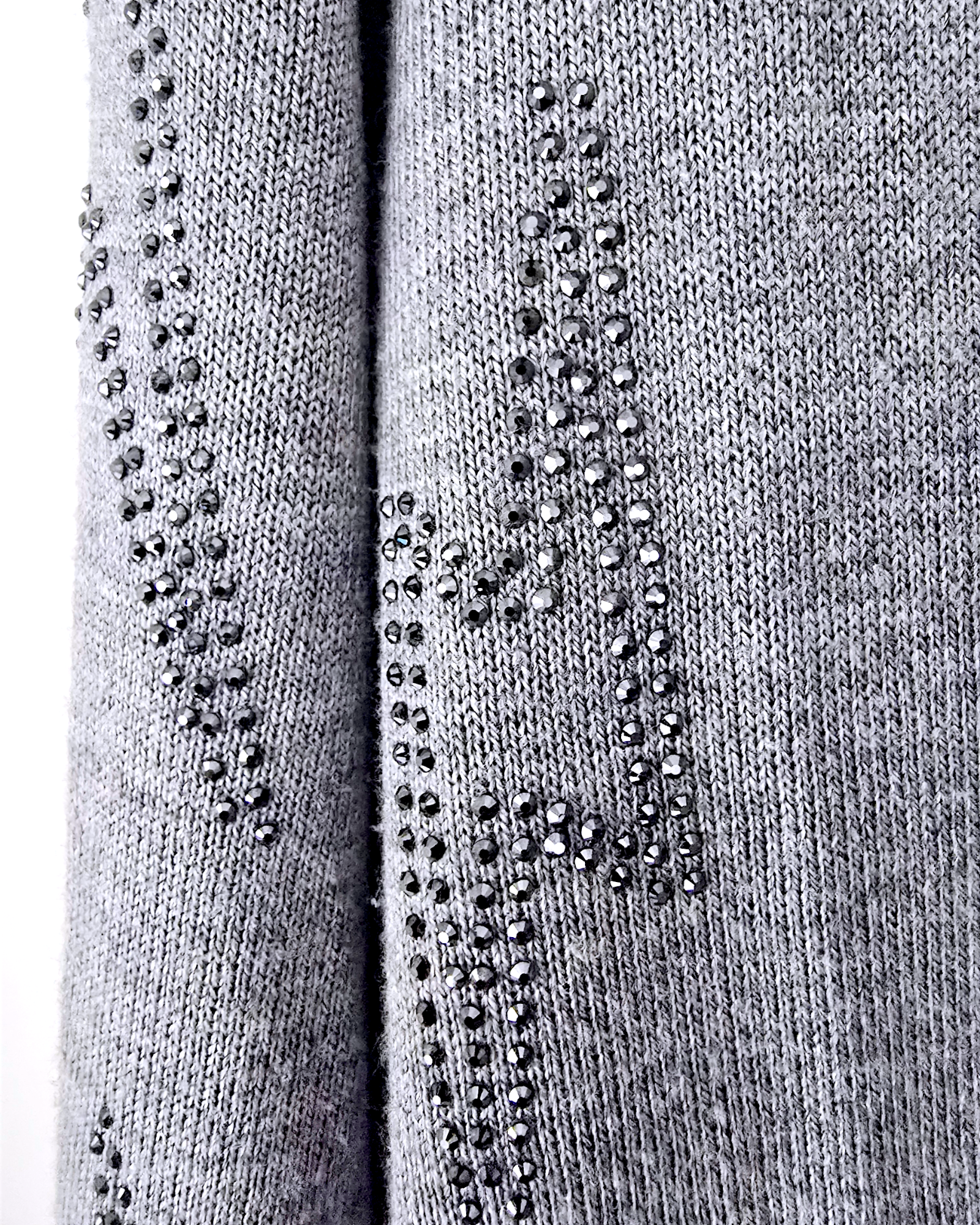 Cardigan gris éclair strass - 𝐌𝐚𝐫𝐢𝐧𝐚𝟒𝟒𝐟𝐚𝐦𝐢𝐥𝐲