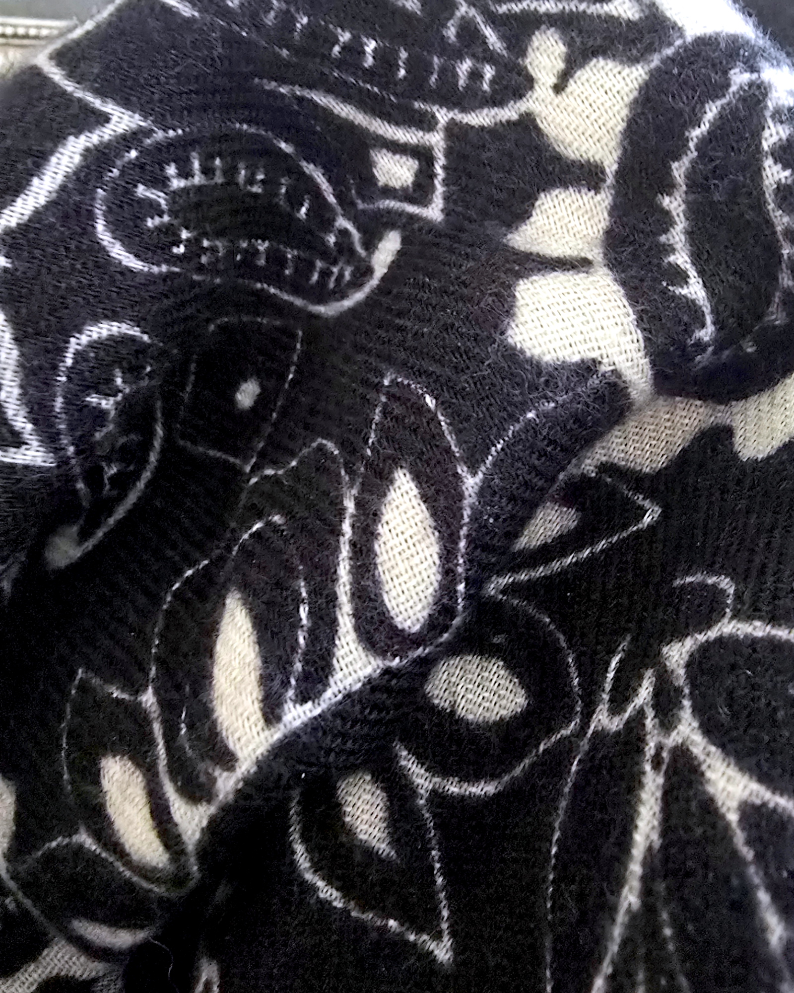 Écharpe noire à imprimé bandana