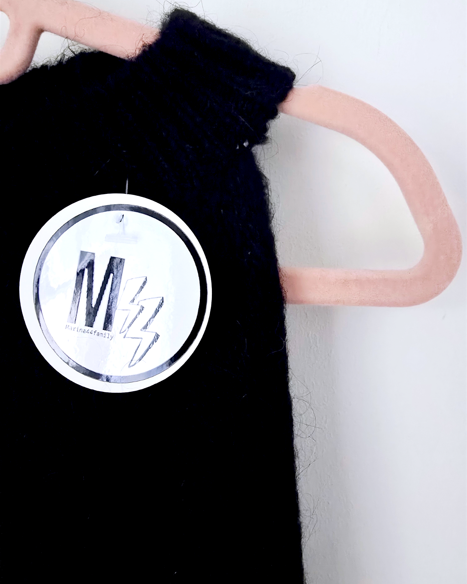 Pull chaud épaule dénudée - 𝐌𝐚𝐫𝐢𝐧𝐚𝟒𝟒𝐟𝐚𝐦𝐢𝐥𝐲