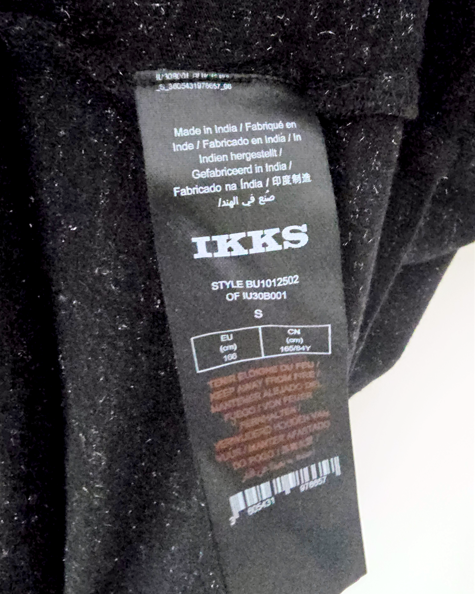 T-shirt noir avec fils métallisés dorés