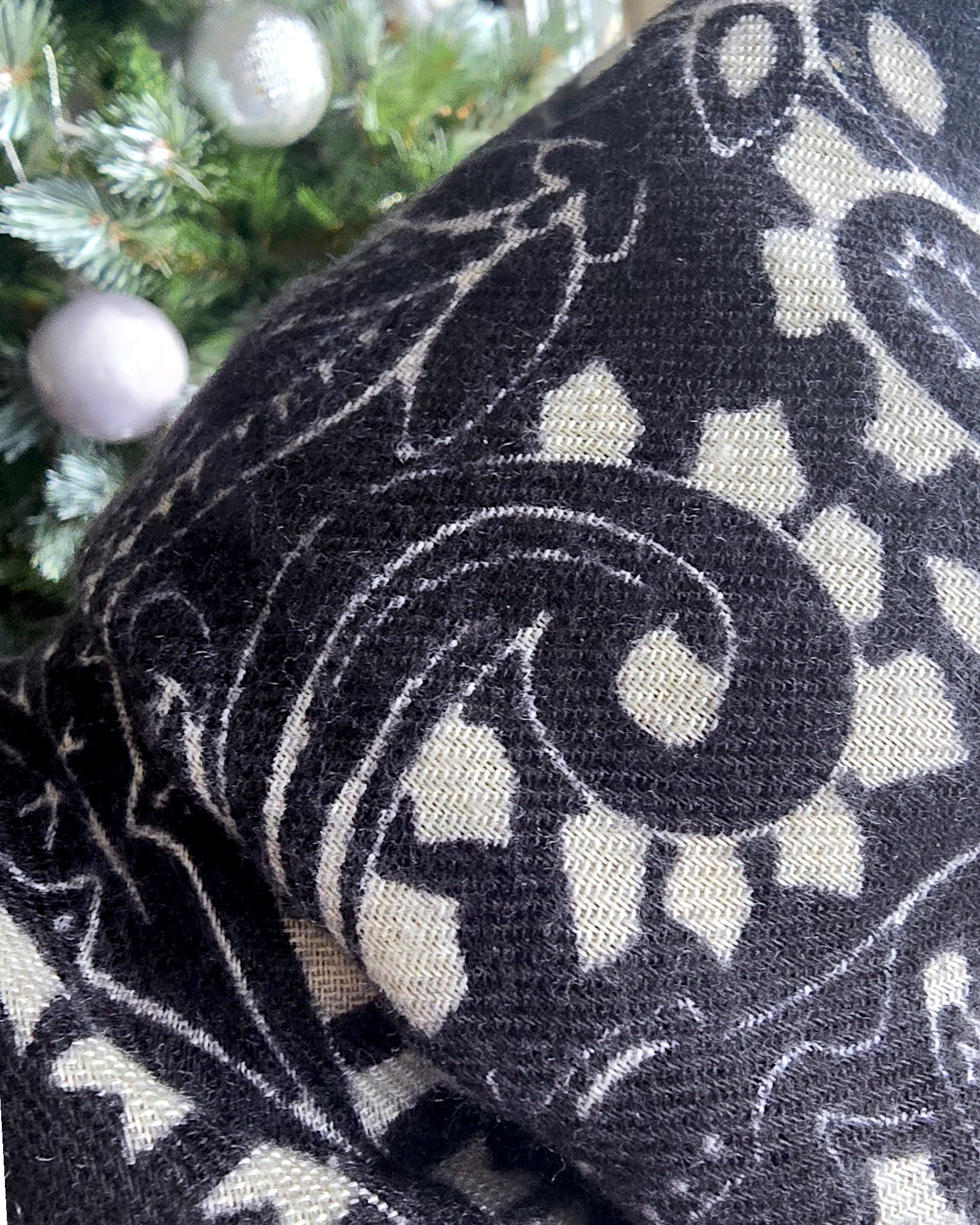Écharpe noire à imprimé bandana
