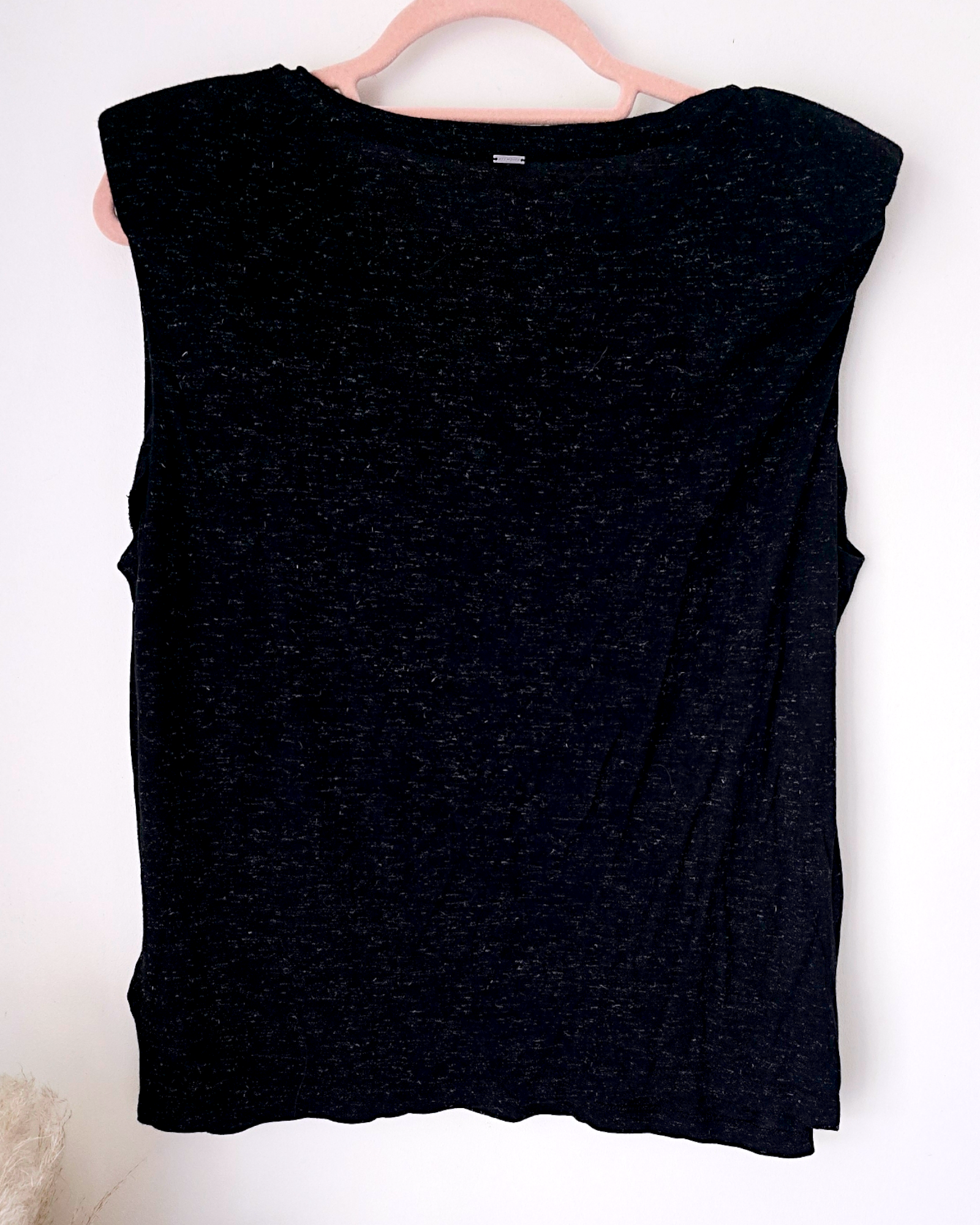 T-shirt noir avec fils métallisés dorés