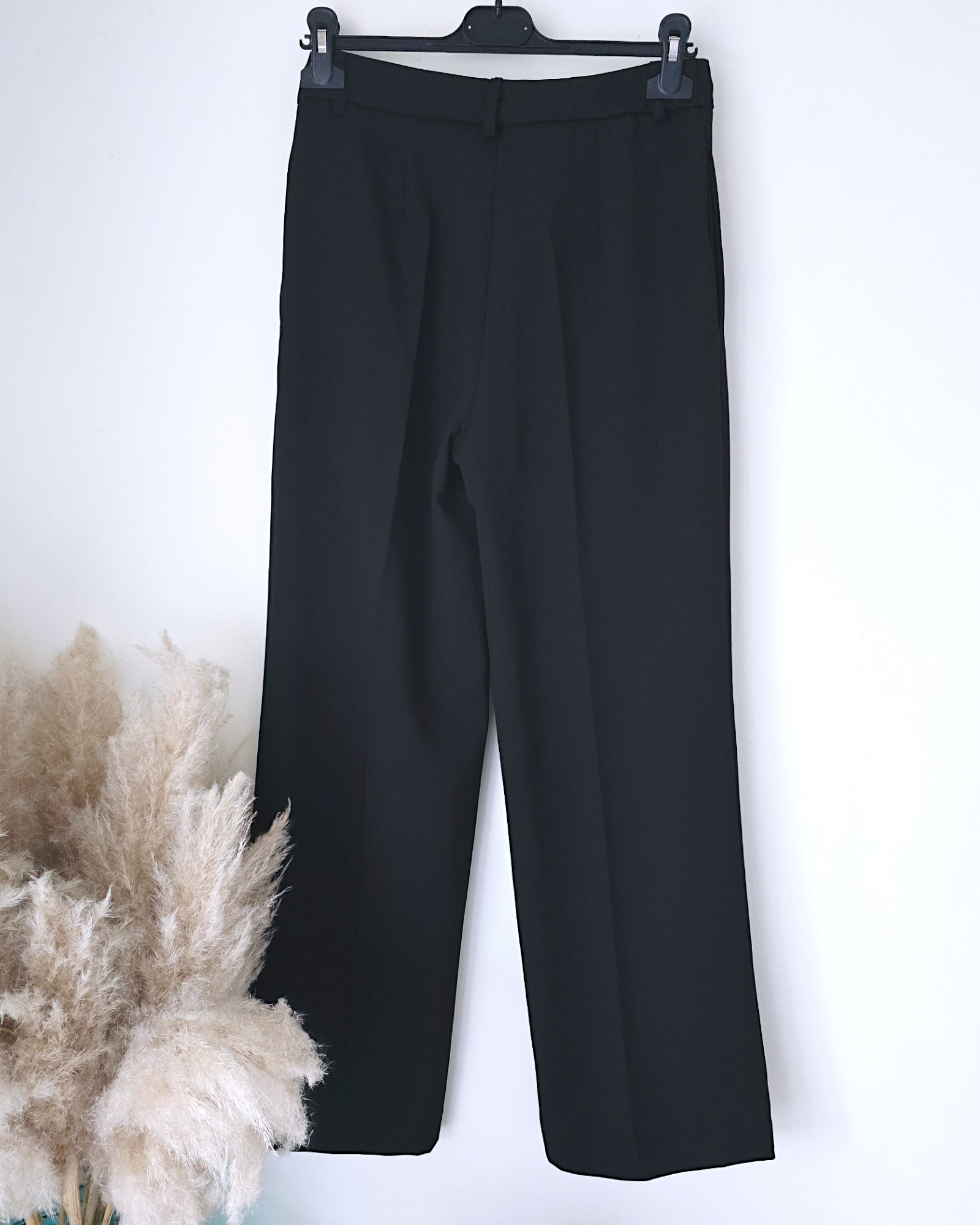 Pantalon noir à jambes larges