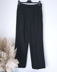 Pantalon noir à jambes larges