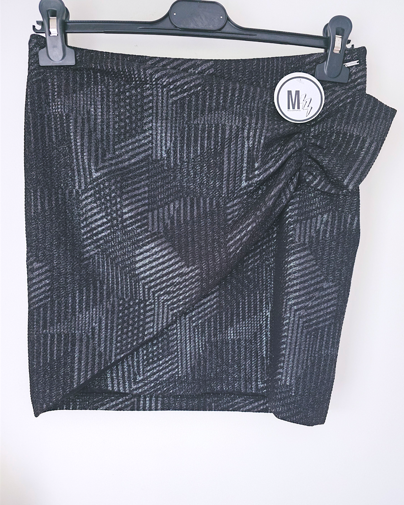 Jupe noire et argentée - 𝐌𝐚𝐫𝐢𝐧𝐚𝟒𝟒𝐟𝐚𝐦𝐢𝐥𝐲