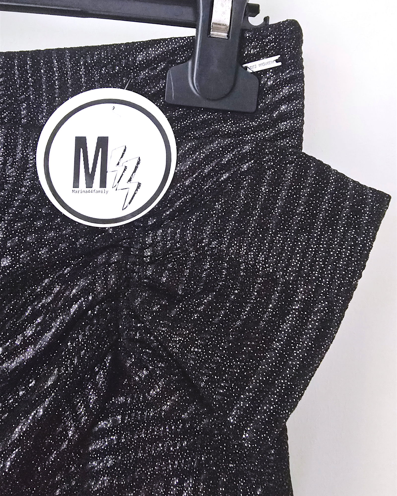 Jupe noire et argentée - 𝐌𝐚𝐫𝐢𝐧𝐚𝟒𝟒𝐟𝐚𝐦𝐢𝐥𝐲