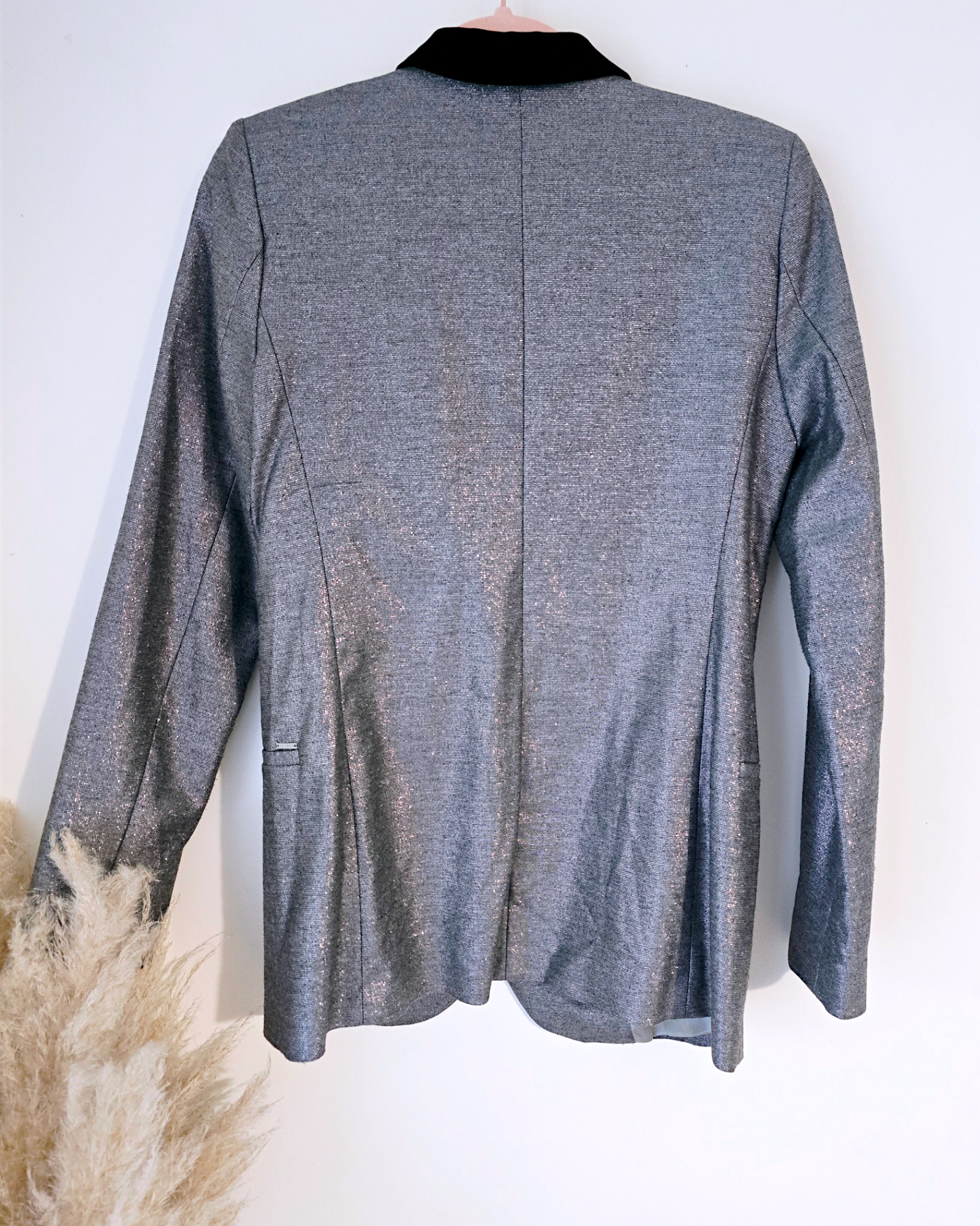 Veste cintrée grise argentée à col noir - 𝐌𝐚𝐫𝐢𝐧𝐚𝟒𝟒𝐟𝐚𝐦𝐢𝐥𝐲