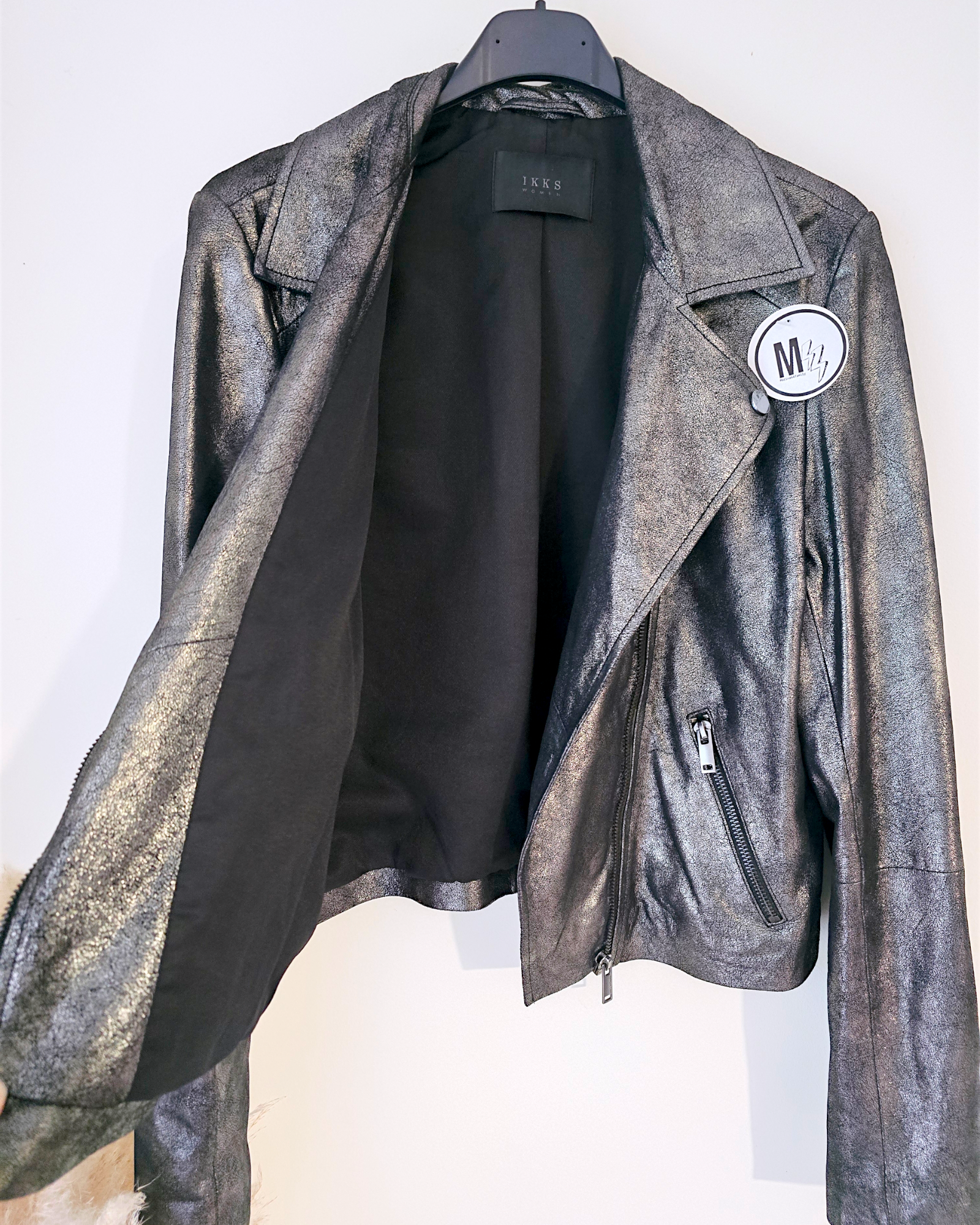 Perfecto cuir noir argenté