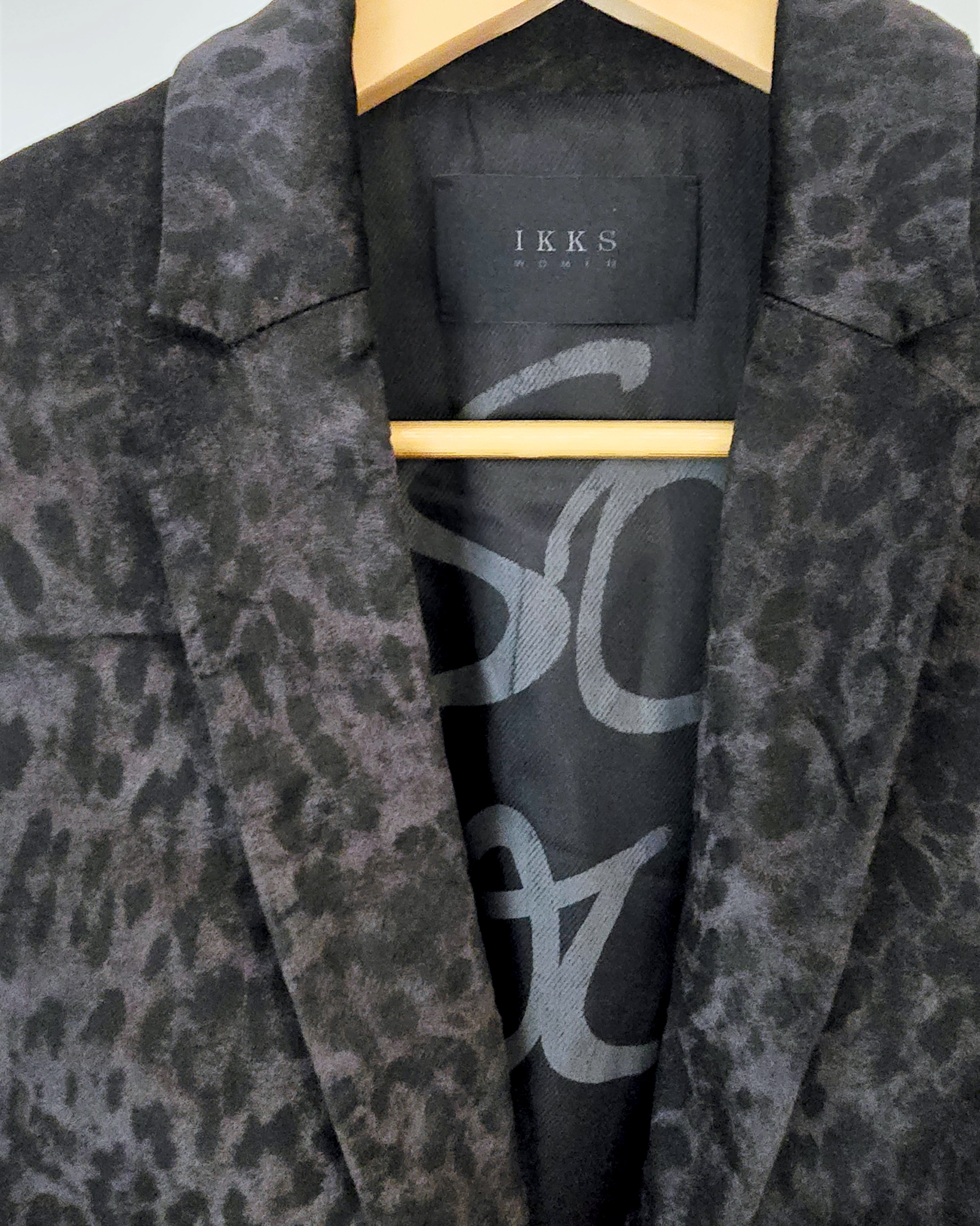 Veste velours ras à imprimé léopard