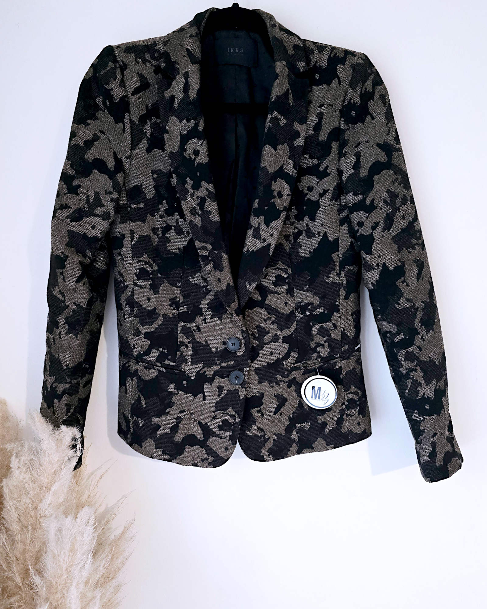 Veste cintrée camouflage à fibres métallisées dorées