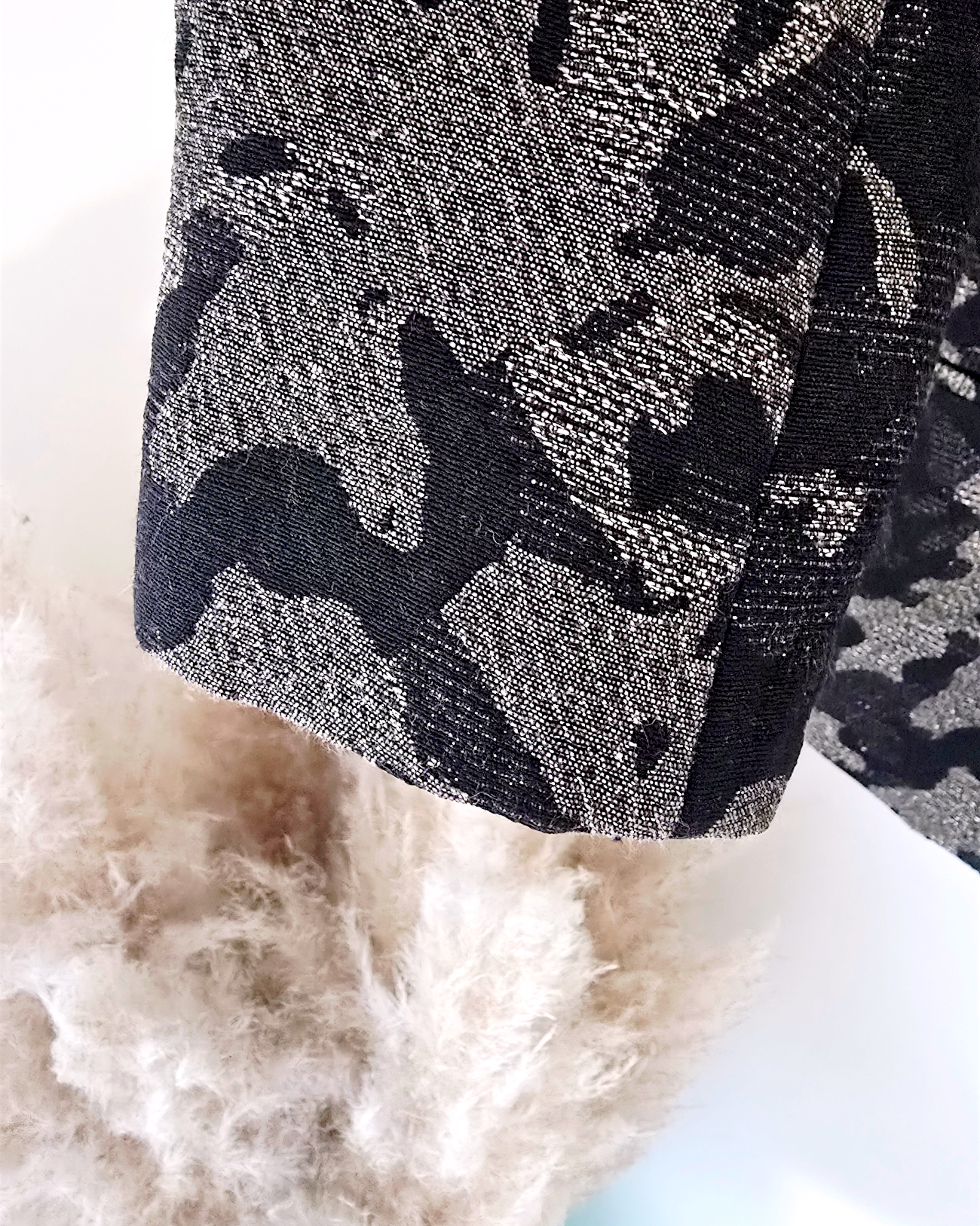 Veste cintrée camouflage à fibres métallisées dorées