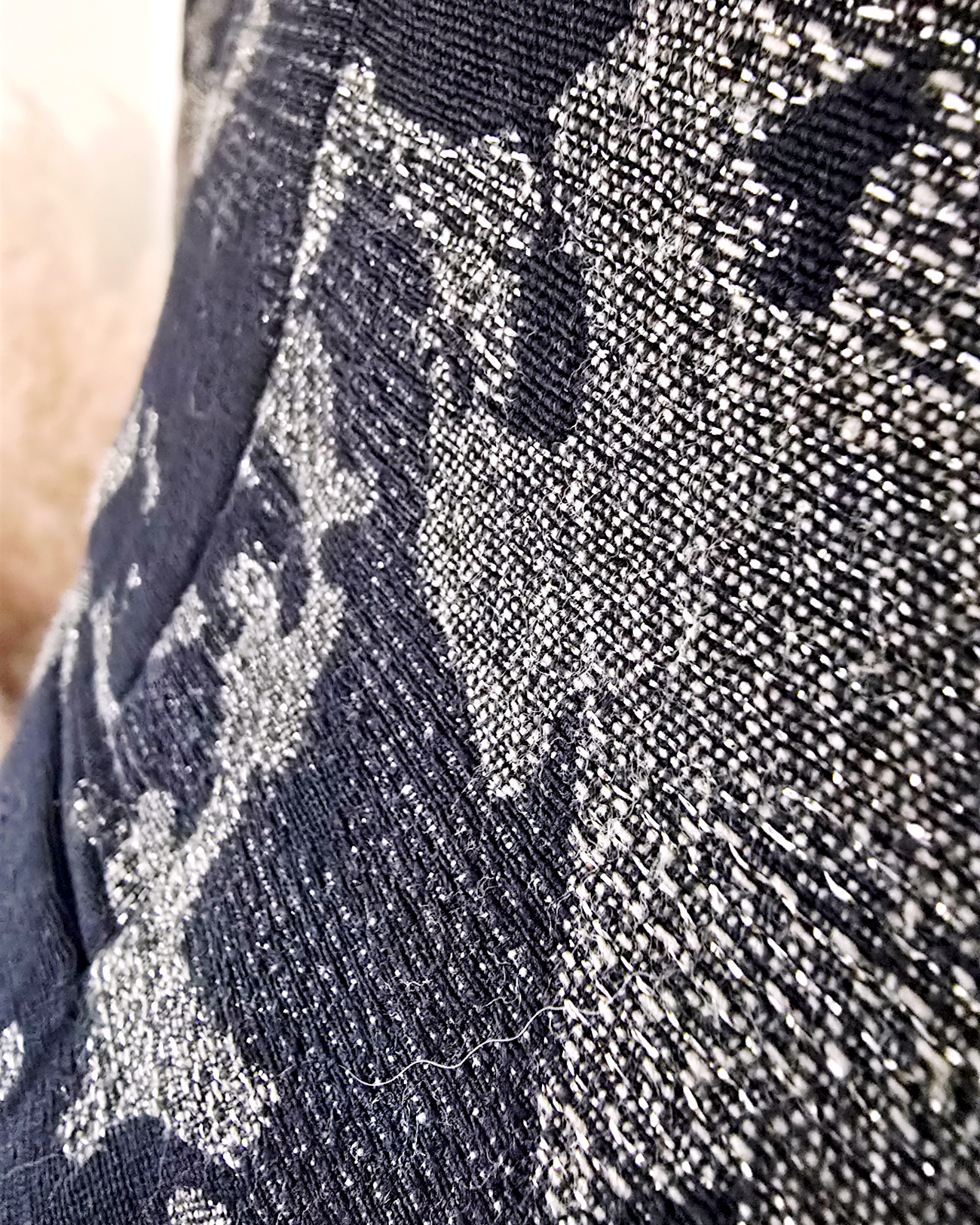 Veste cintrée camouflage à fibres métallisées dorées