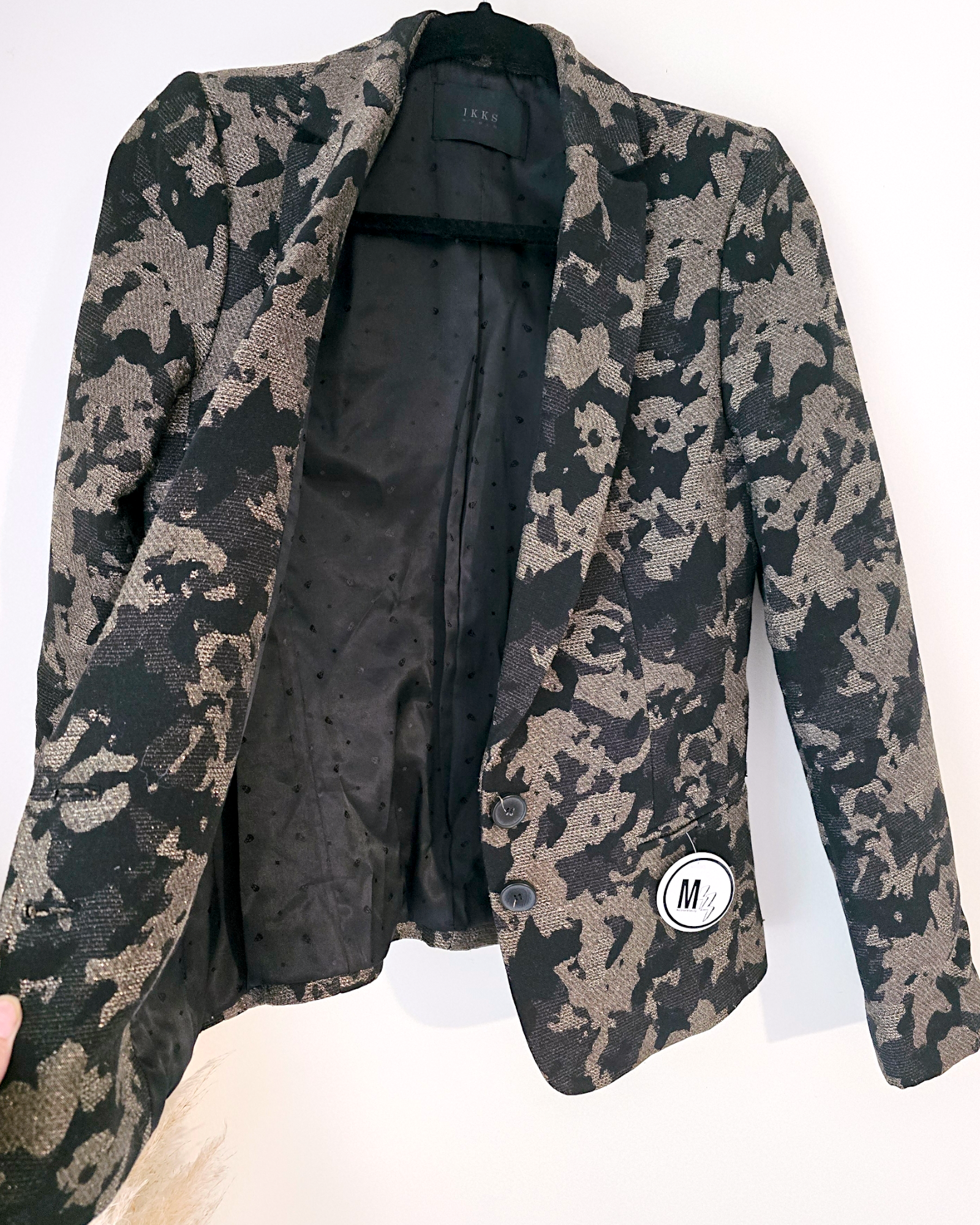 Veste cintrée camouflage à fibres métallisées dorées
