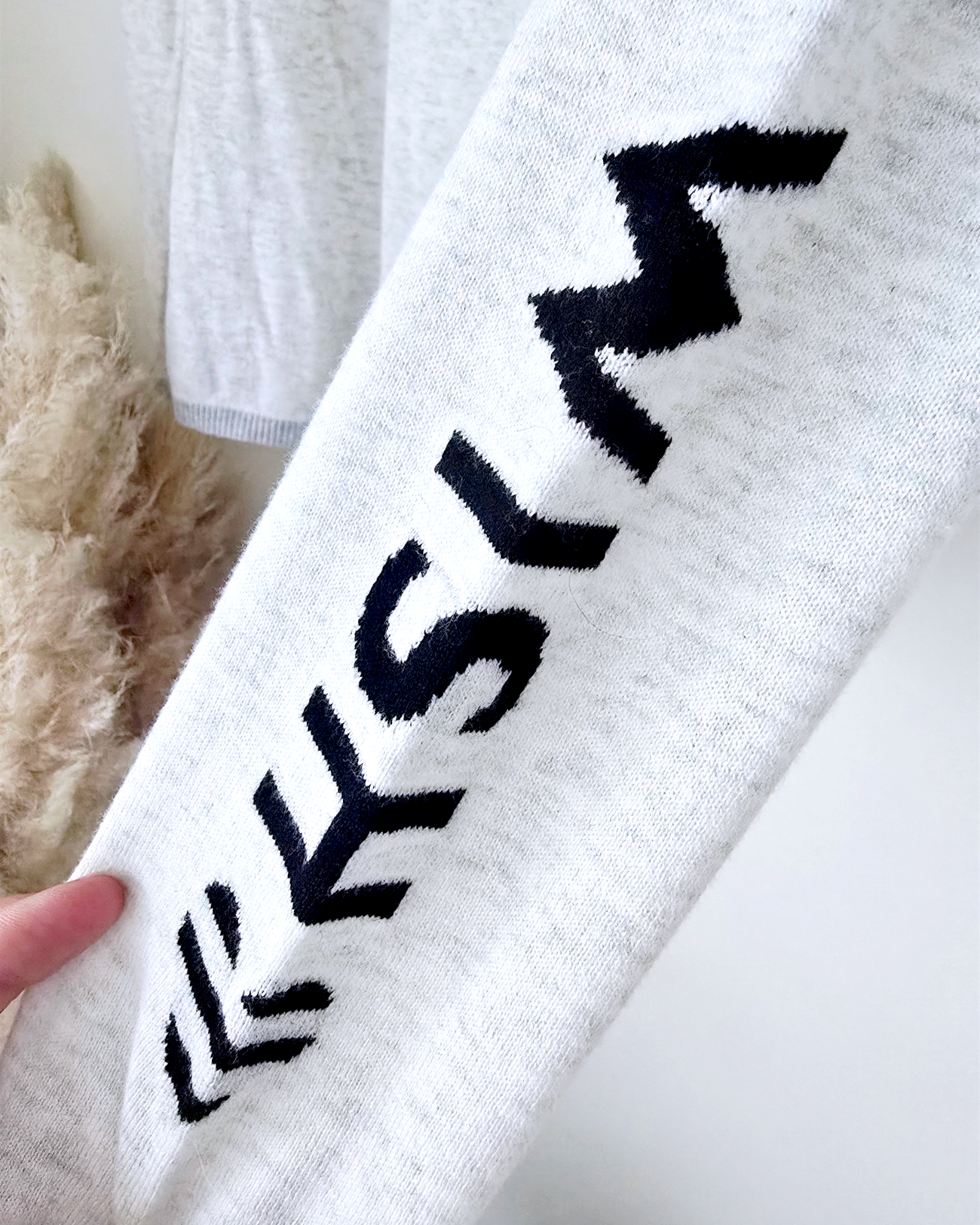 Pull à inscriptions - 𝐌𝐚𝐫𝐢𝐧𝐚𝟒𝟒𝐟𝐚𝐦𝐢𝐥𝐲