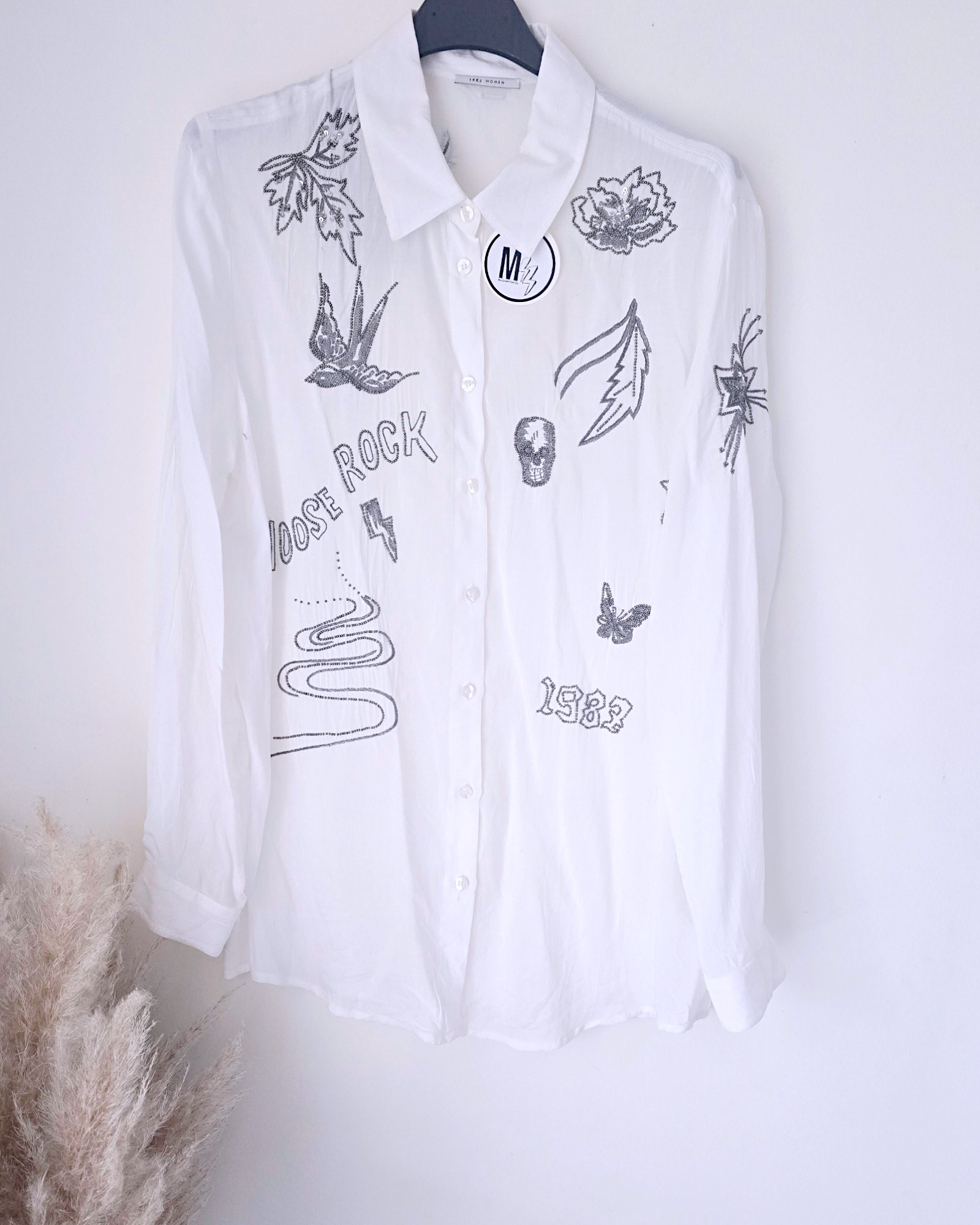 Chemise blanche à perles bijoux