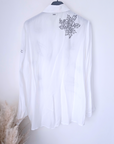 Chemise blanche à perles bijoux