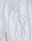 Chemise blanche à perles translucides - 𝐌𝐚𝐫𝐢𝐧𝐚𝟒𝟒𝐟𝐚𝐦𝐢𝐥𝐲