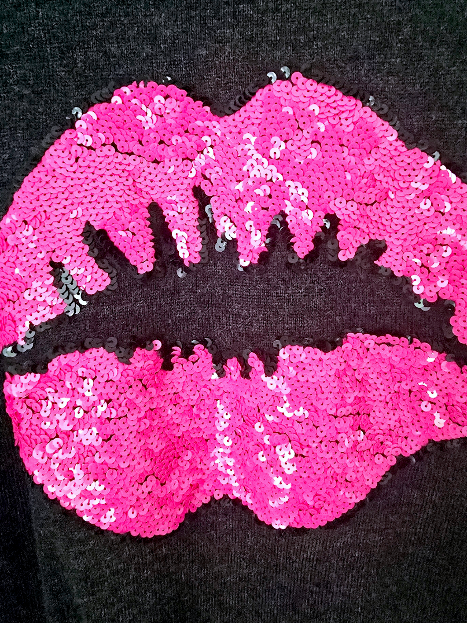 Pull bouche rose fluo