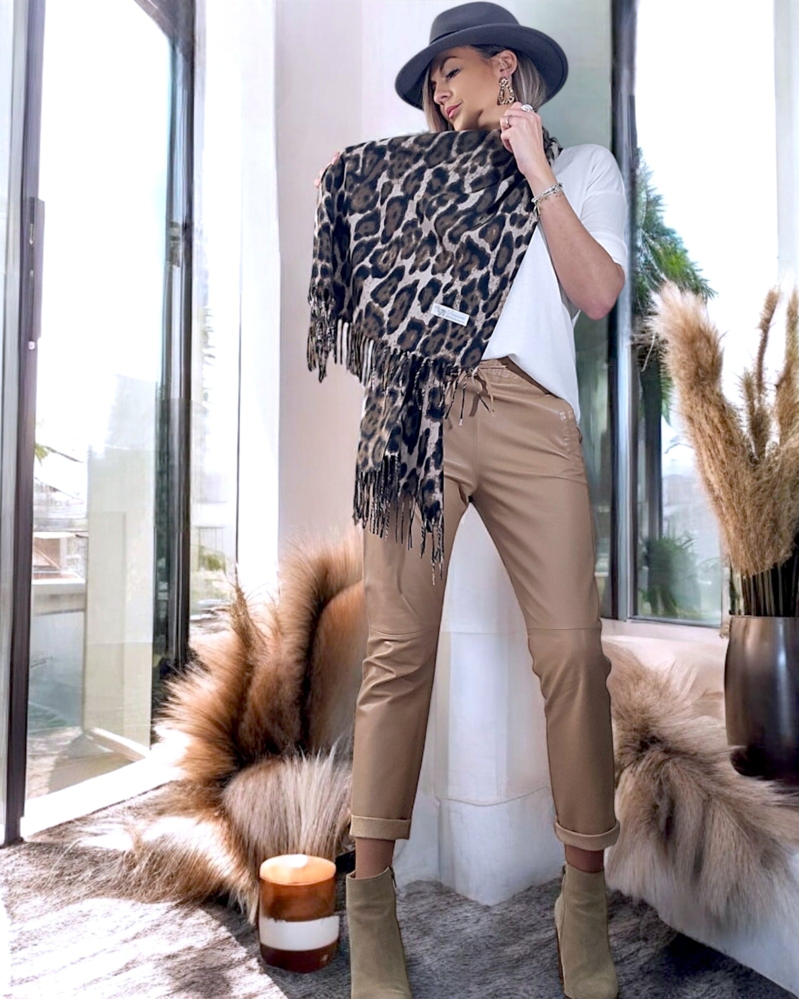 Pantalon jog en cuir beige