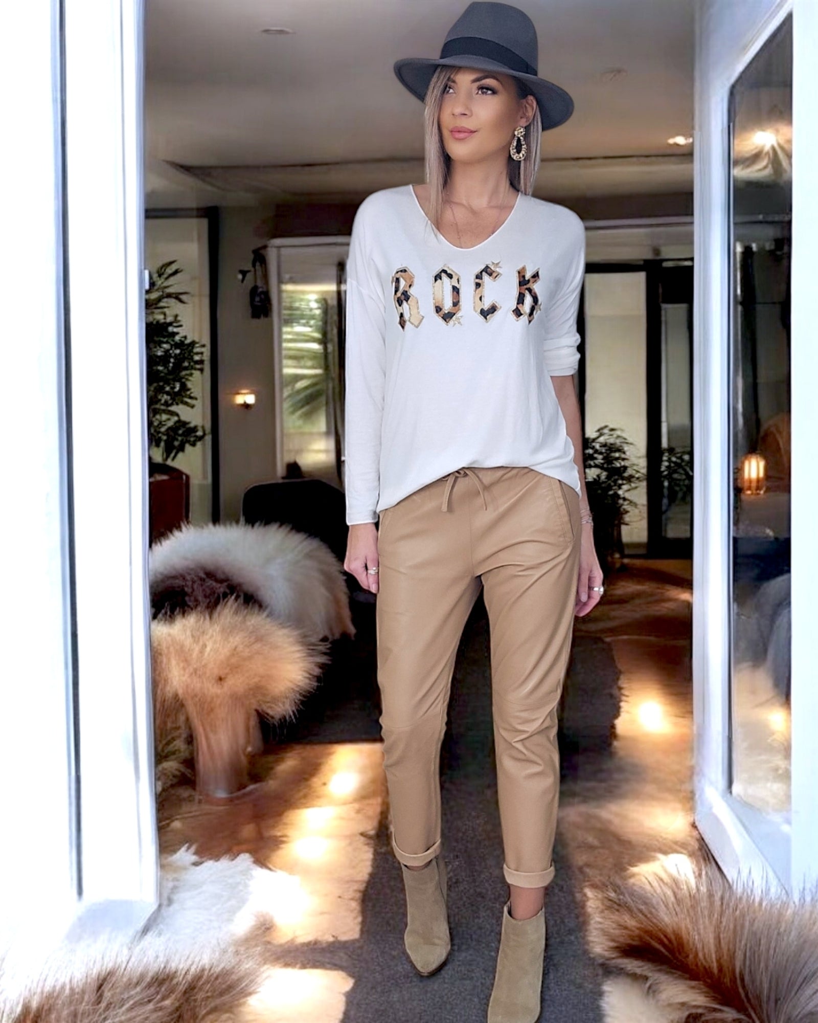 Pantalon jog en cuir beige