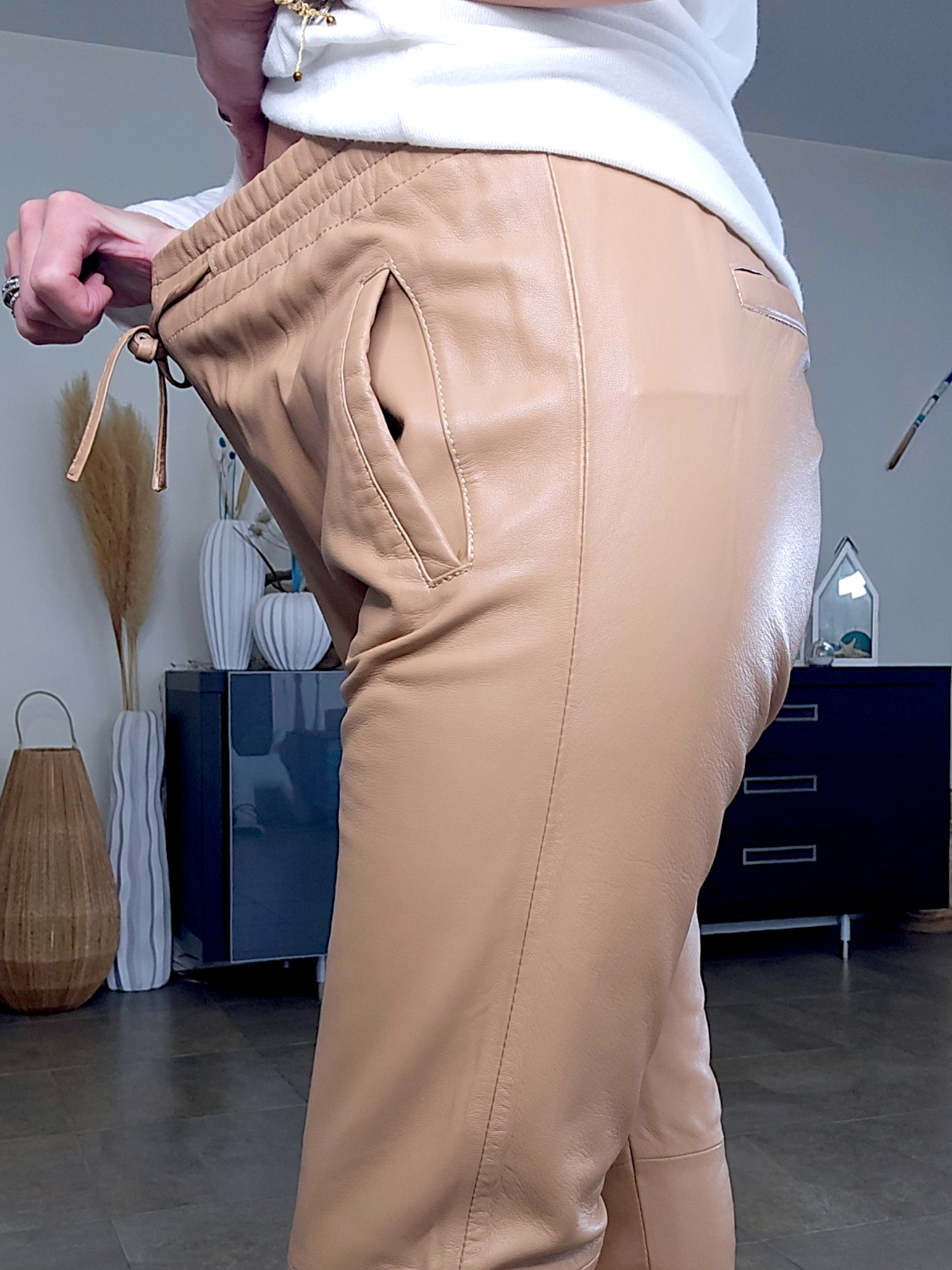 Pantalon jog en cuir beige
