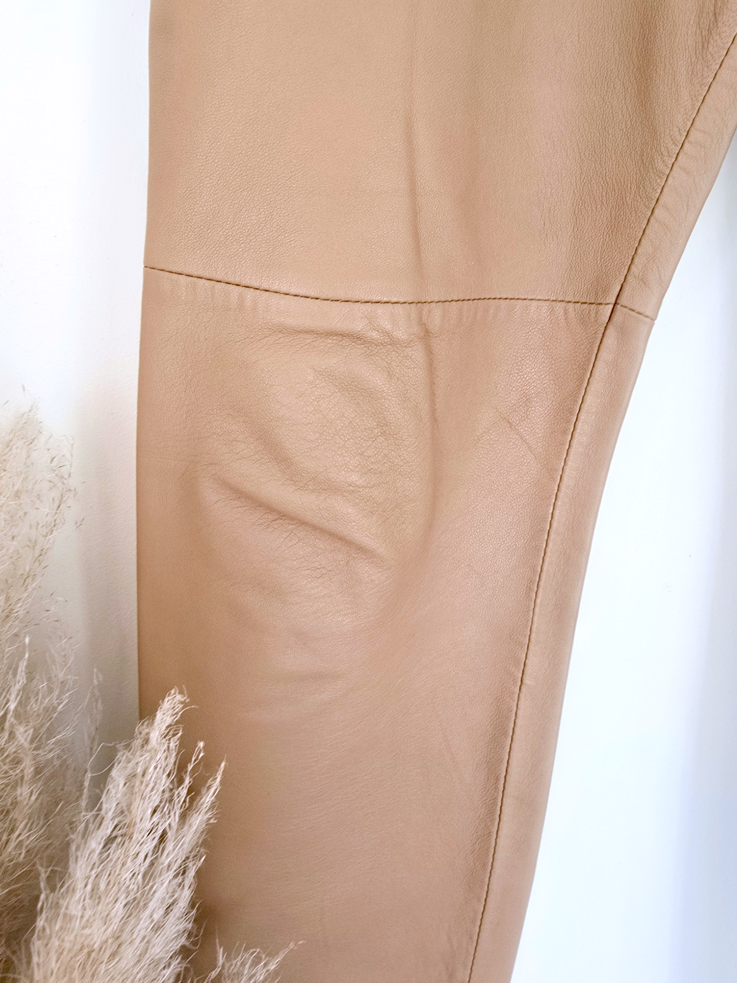 Pantalon jog en cuir beige