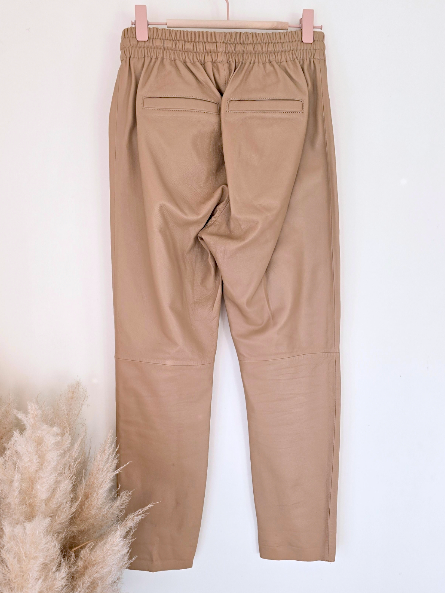 Pantalon jog en cuir beige
