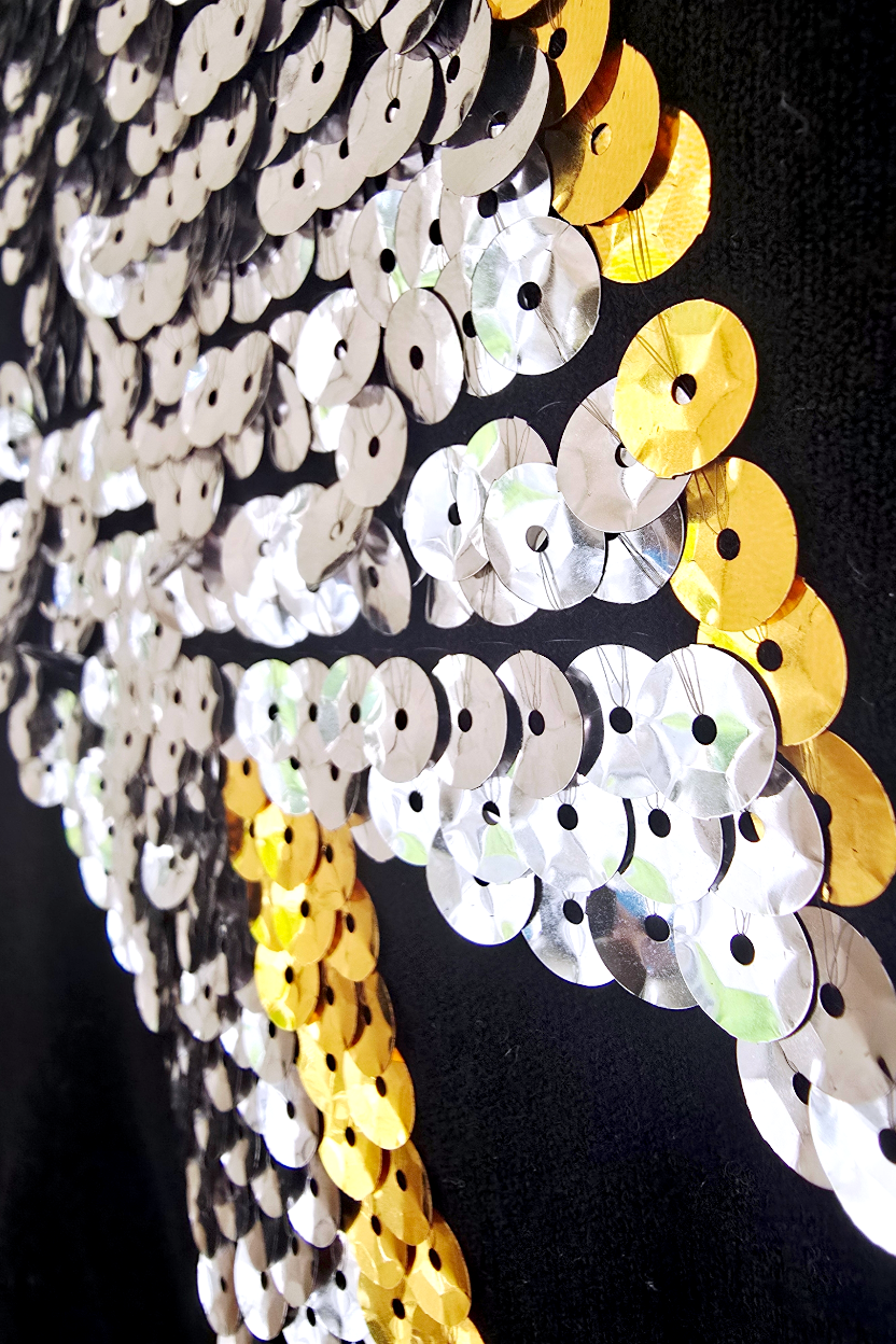 Pull noir éclairs sequins