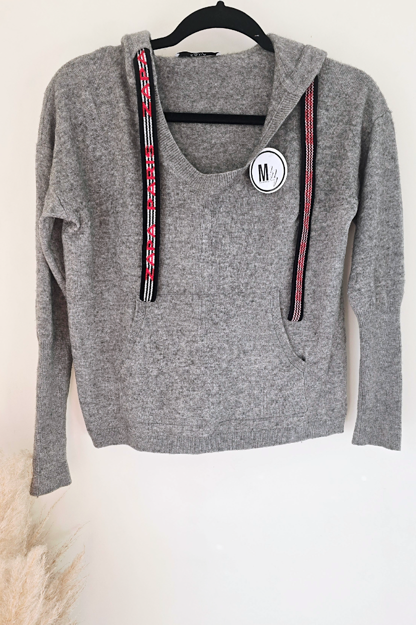 Pull gris à capuche