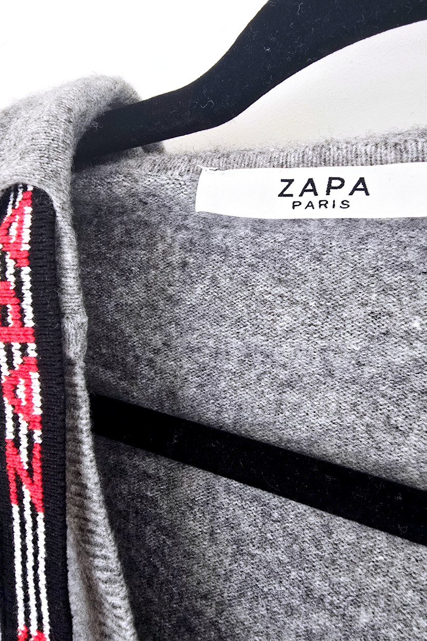 Pull gris à capuche