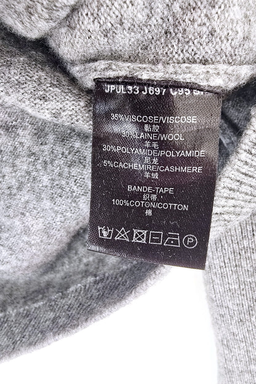 Pull gris à capuche