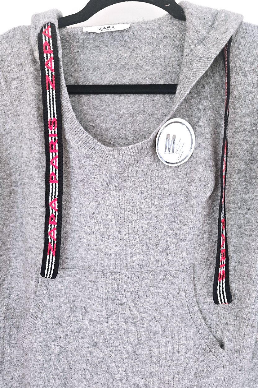 Pull gris à capuche