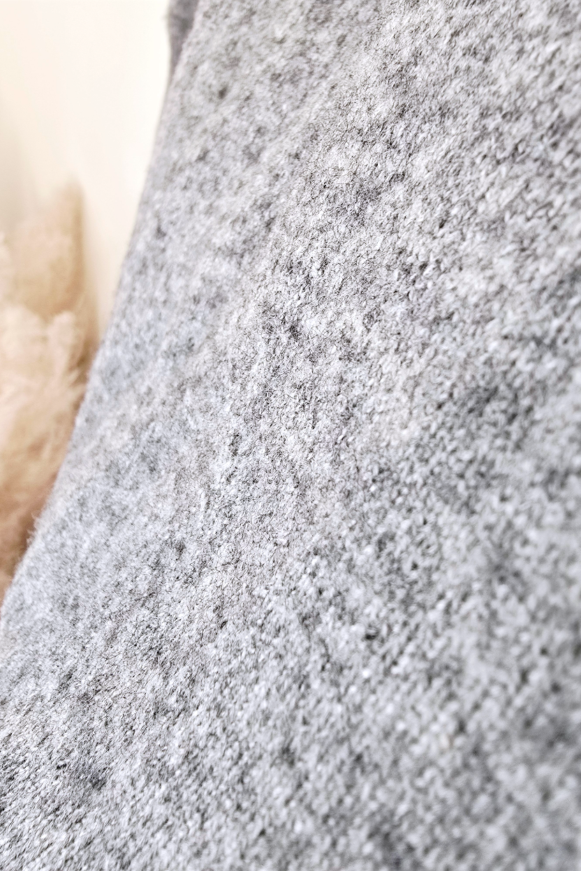 Pull gris à capuche